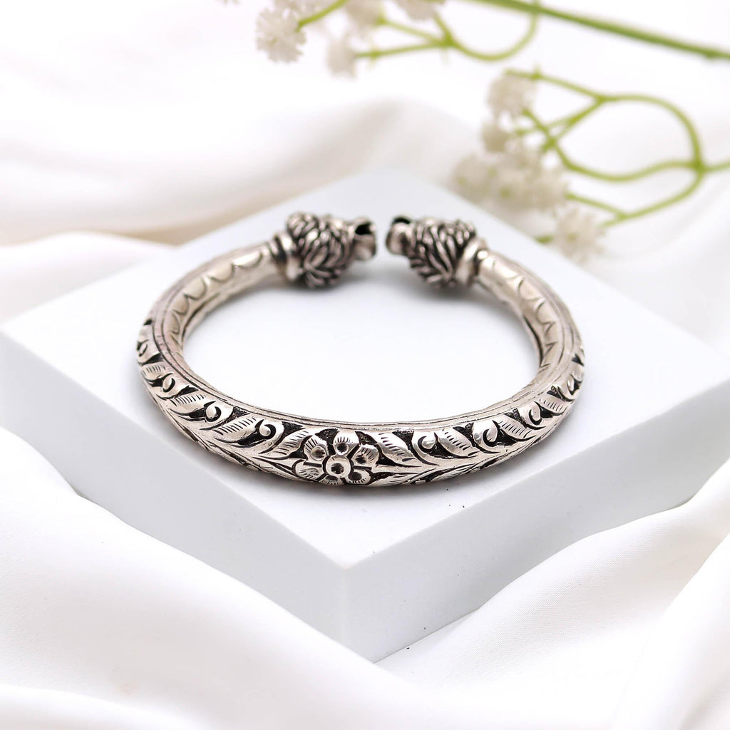 Vintage Lion Face Design Handcrafted Design Work 925 Sterling Silver Bangle