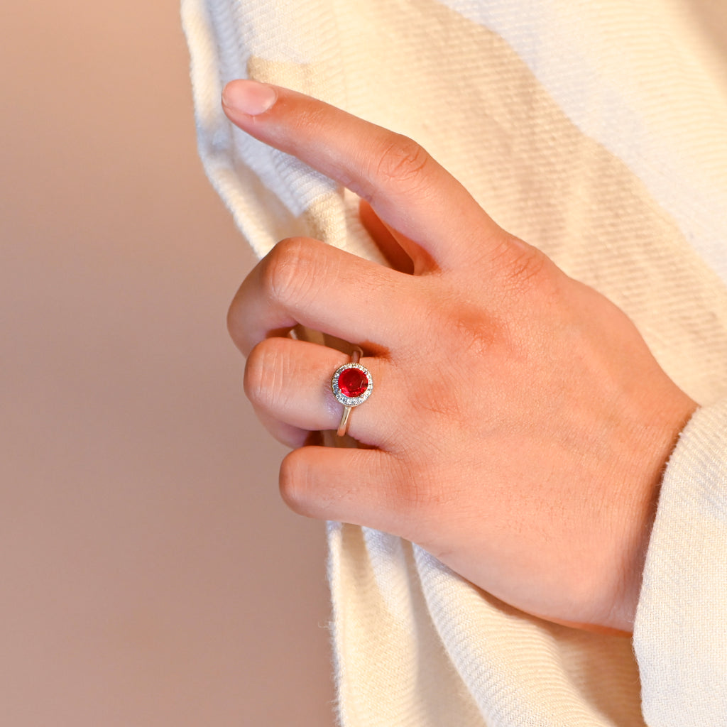 High-Quality 925 Sterling Silver Ring with a Radiant Cubic Zirconia Stone for Wedding Wear