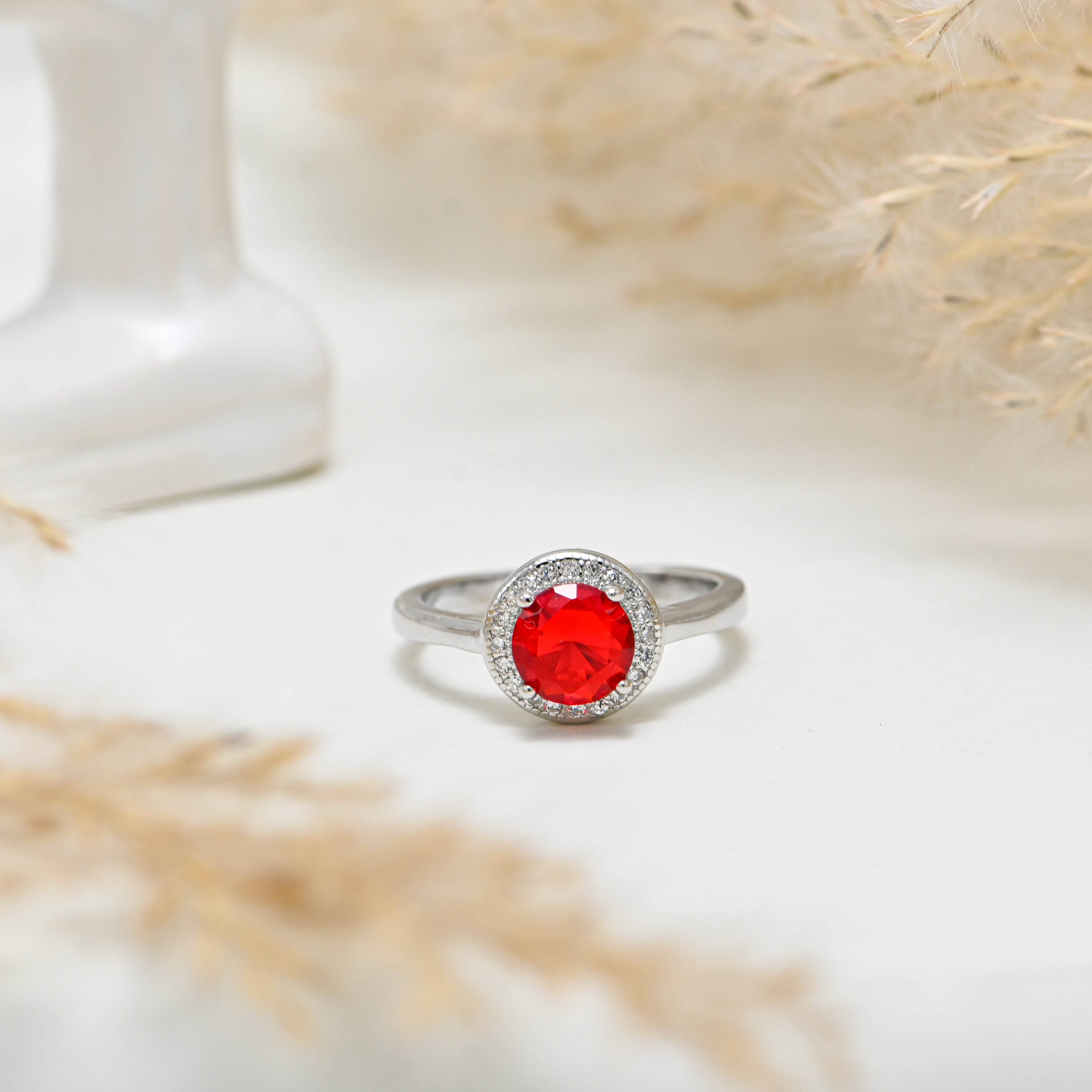 High-Quality 925 Sterling Silver Ring with a Radiant Cubic Zirconia Stone for Wedding Wear