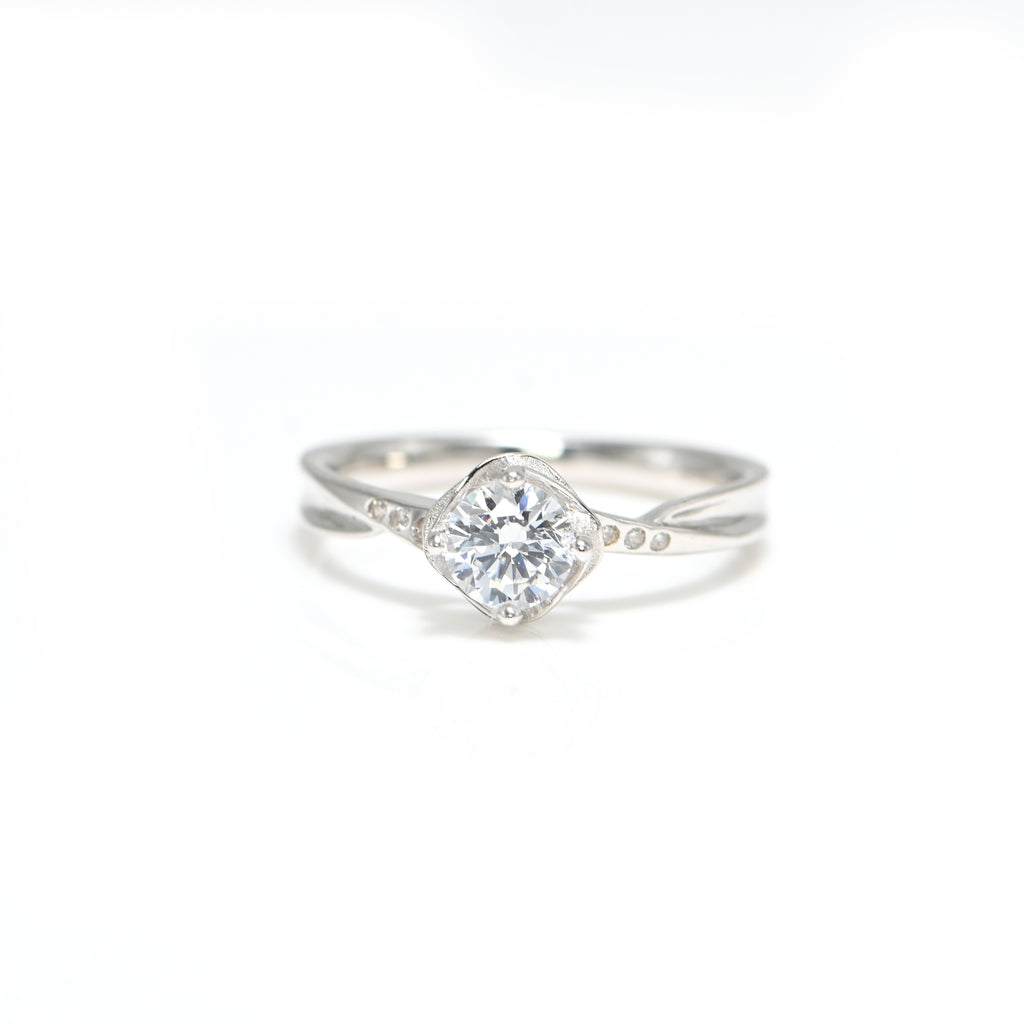 925 Sterling Silver Cubic Zirconia Ring – Round Brilliant Gemstone with Rhodium Finish