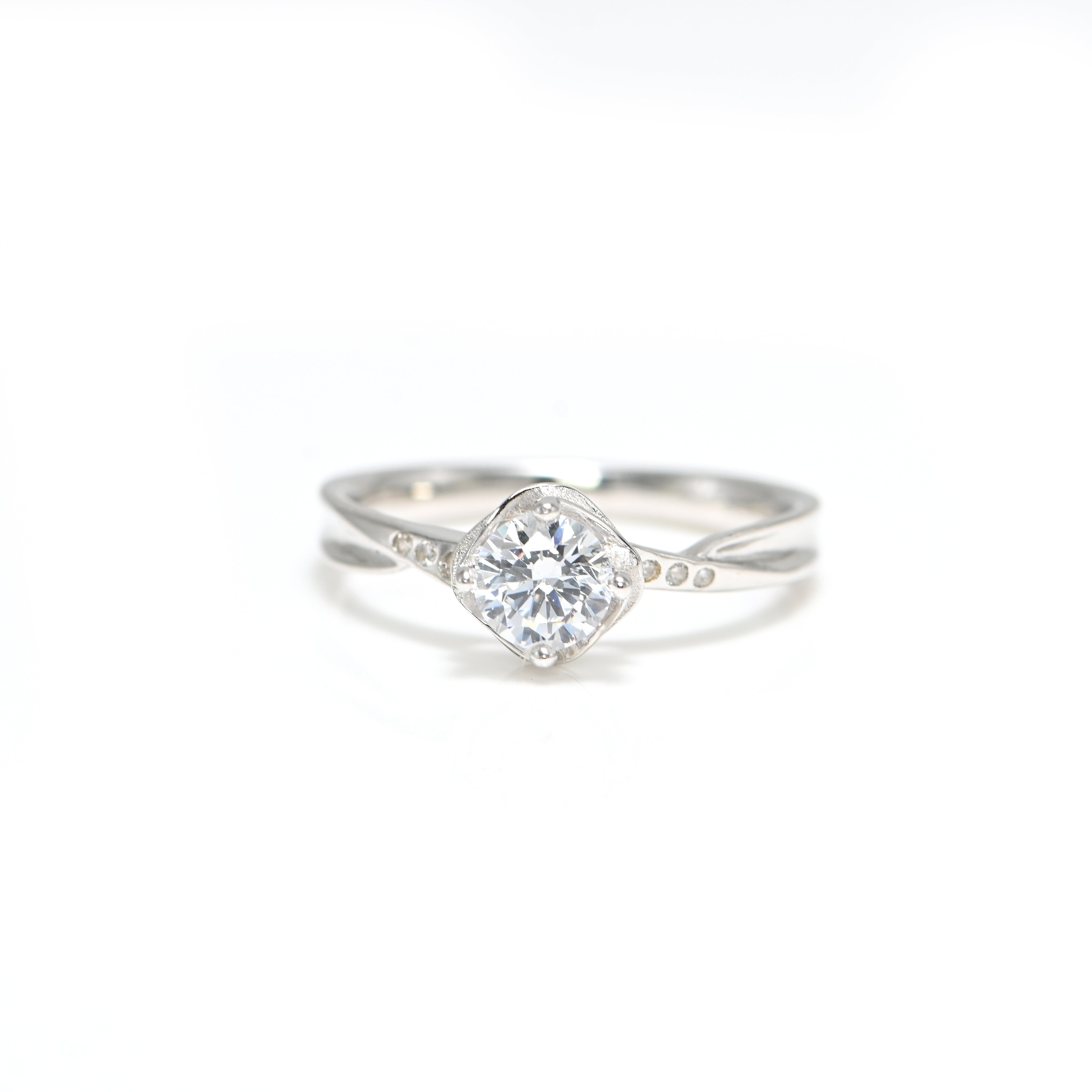 925 Sterling Silver Cubic Zirconia Ring – Round Brilliant Gemstone with Rhodium Finish