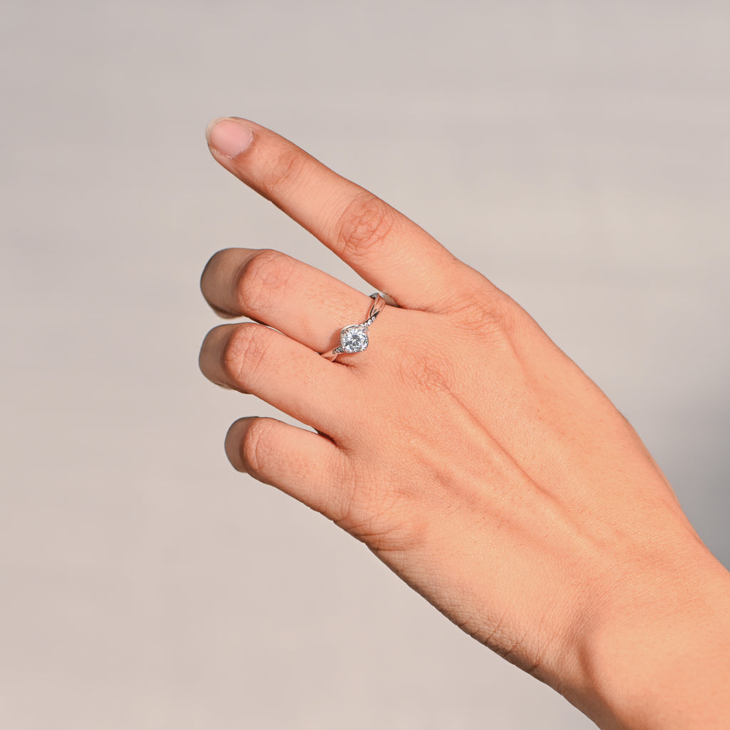 925 Sterling Silver Cubic Zirconia Ring – Round Brilliant Gemstone with Rhodium Finish