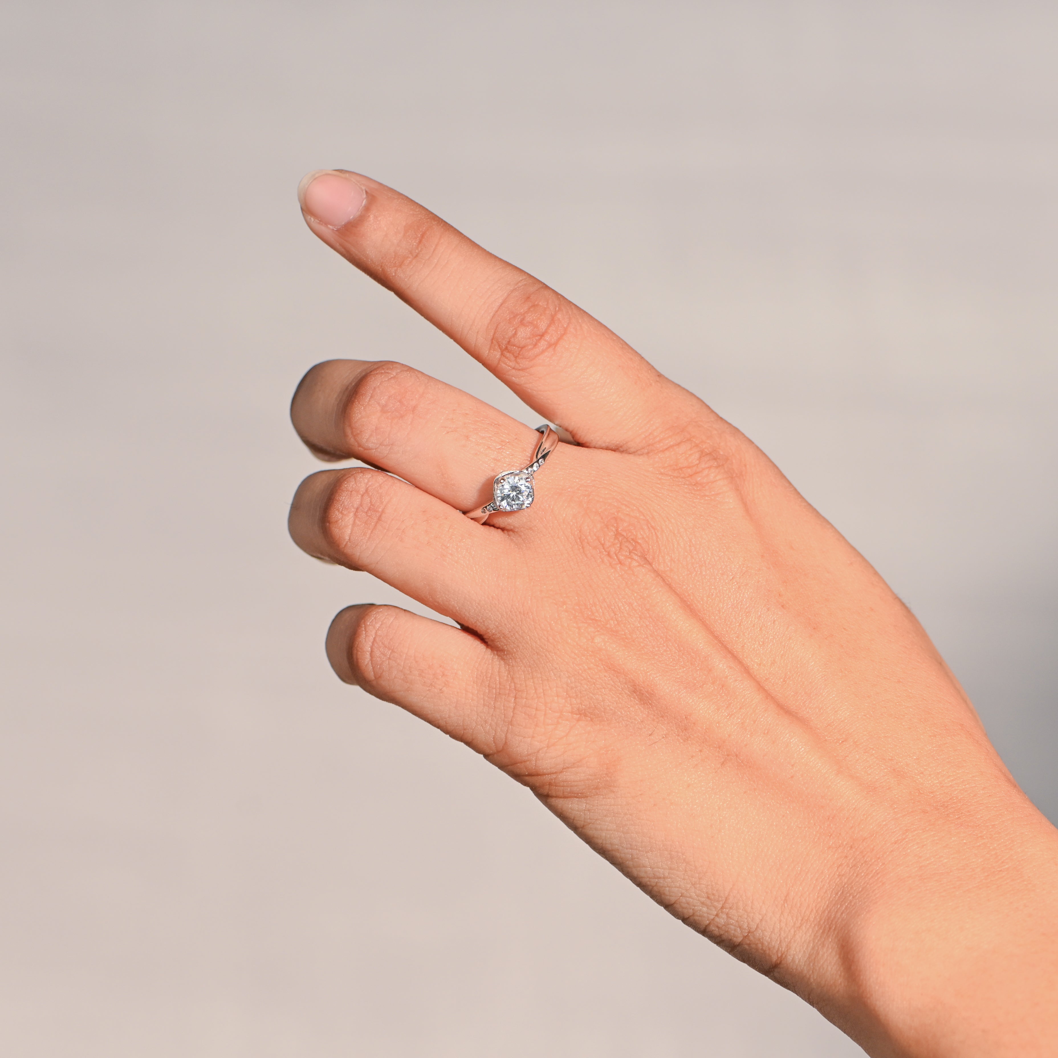 925 Sterling Silver Cubic Zirconia Ring – Round Brilliant Gemstone with Rhodium Finish