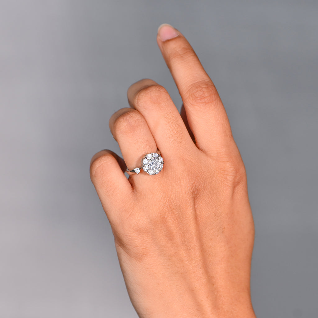 Sparkling Round Cubic Zirconia Ring in 925 Sterling Silver