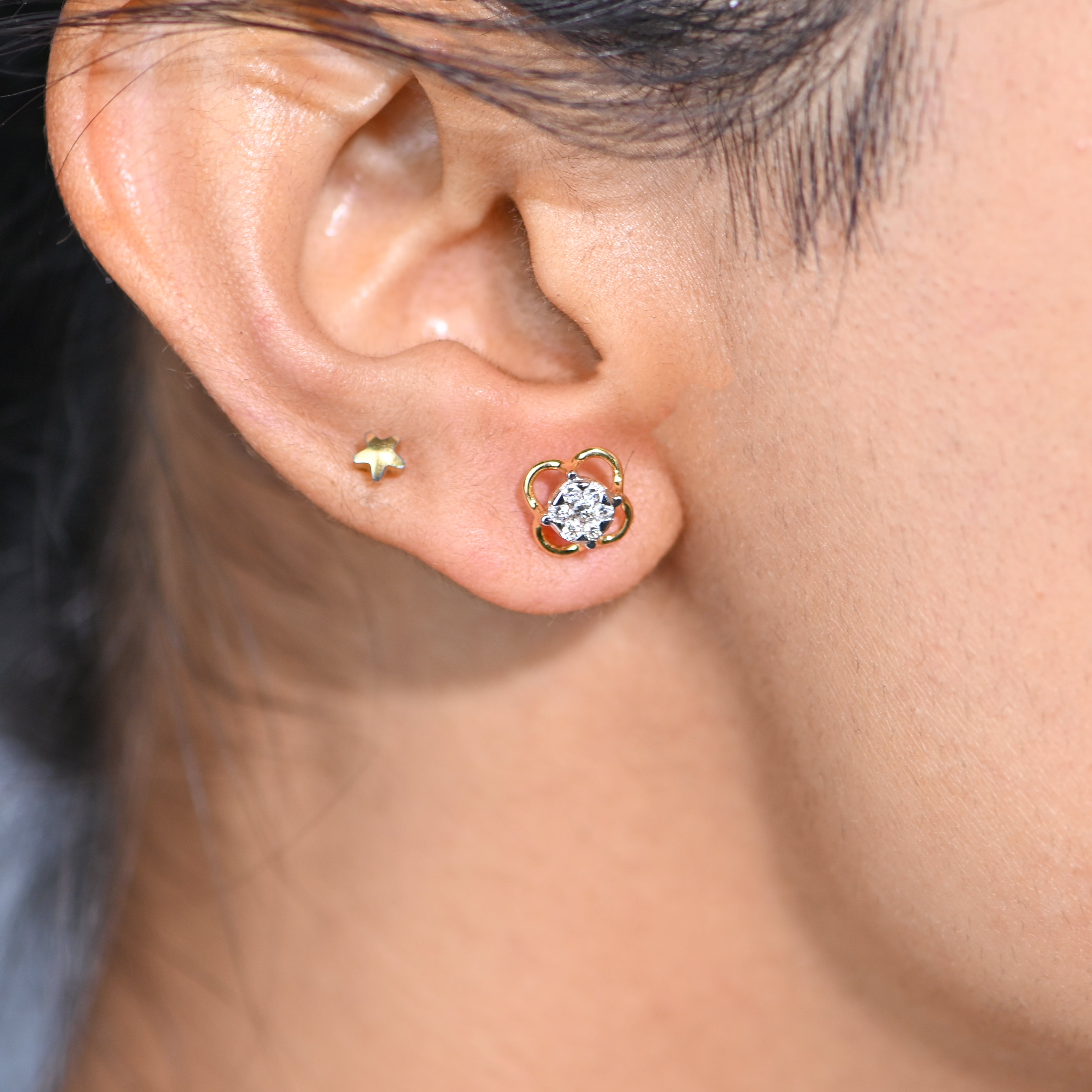 Timeless 18KT Gold Diamond Earrings Featuring Round Brilliant Diamonds