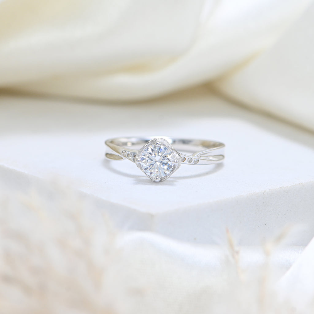 925 Sterling Silver Cubic Zirconia Ring – Round Brilliant Gemstone with Rhodium Finish