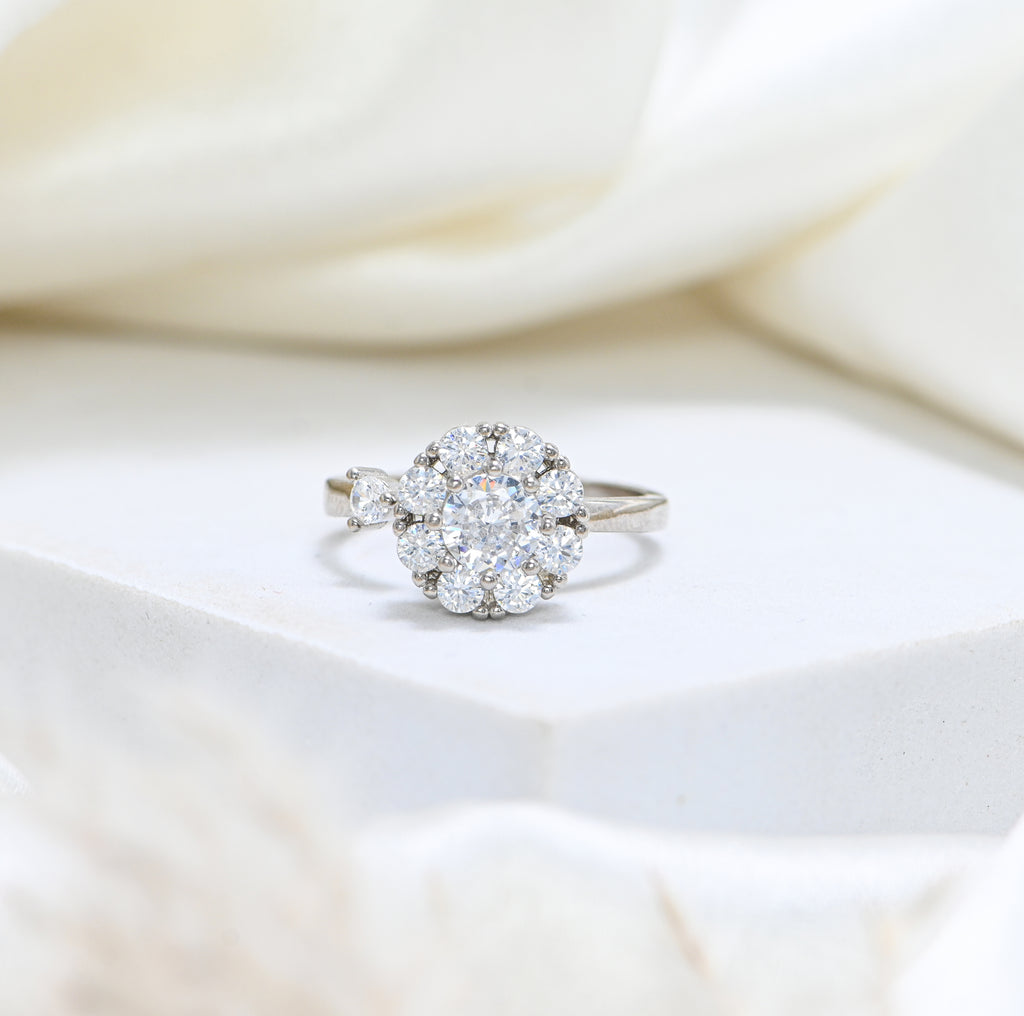 Sparkling Round Cubic Zirconia Ring in 925 Sterling Silver