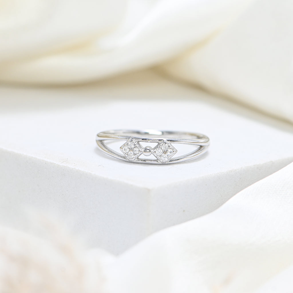 Minimalist 925 Sterling Silver Round Cubic Zirconia Ring Party Wear