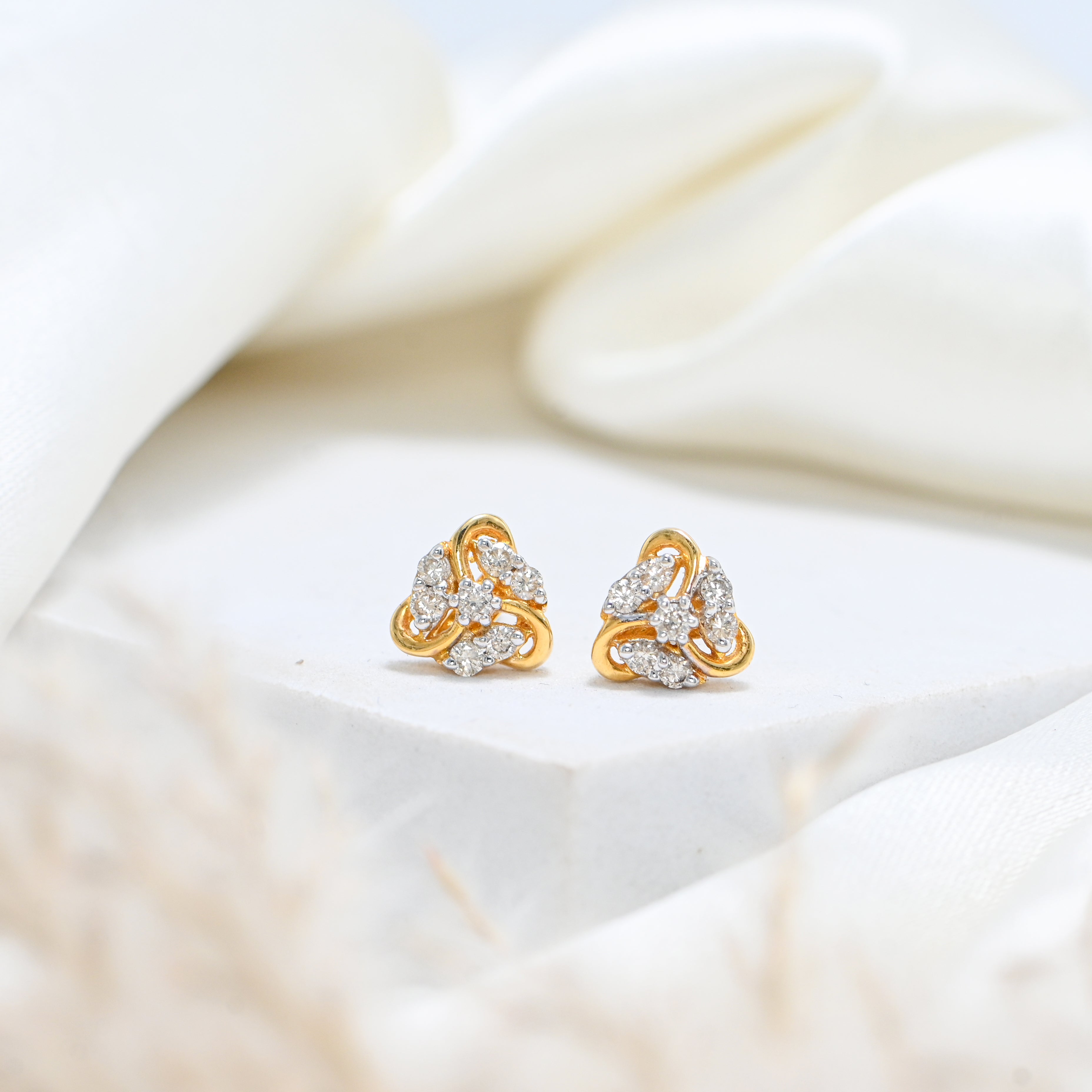 Modern 18KT Gold Diamond Earrings with Round Brilliant Craftsmanship