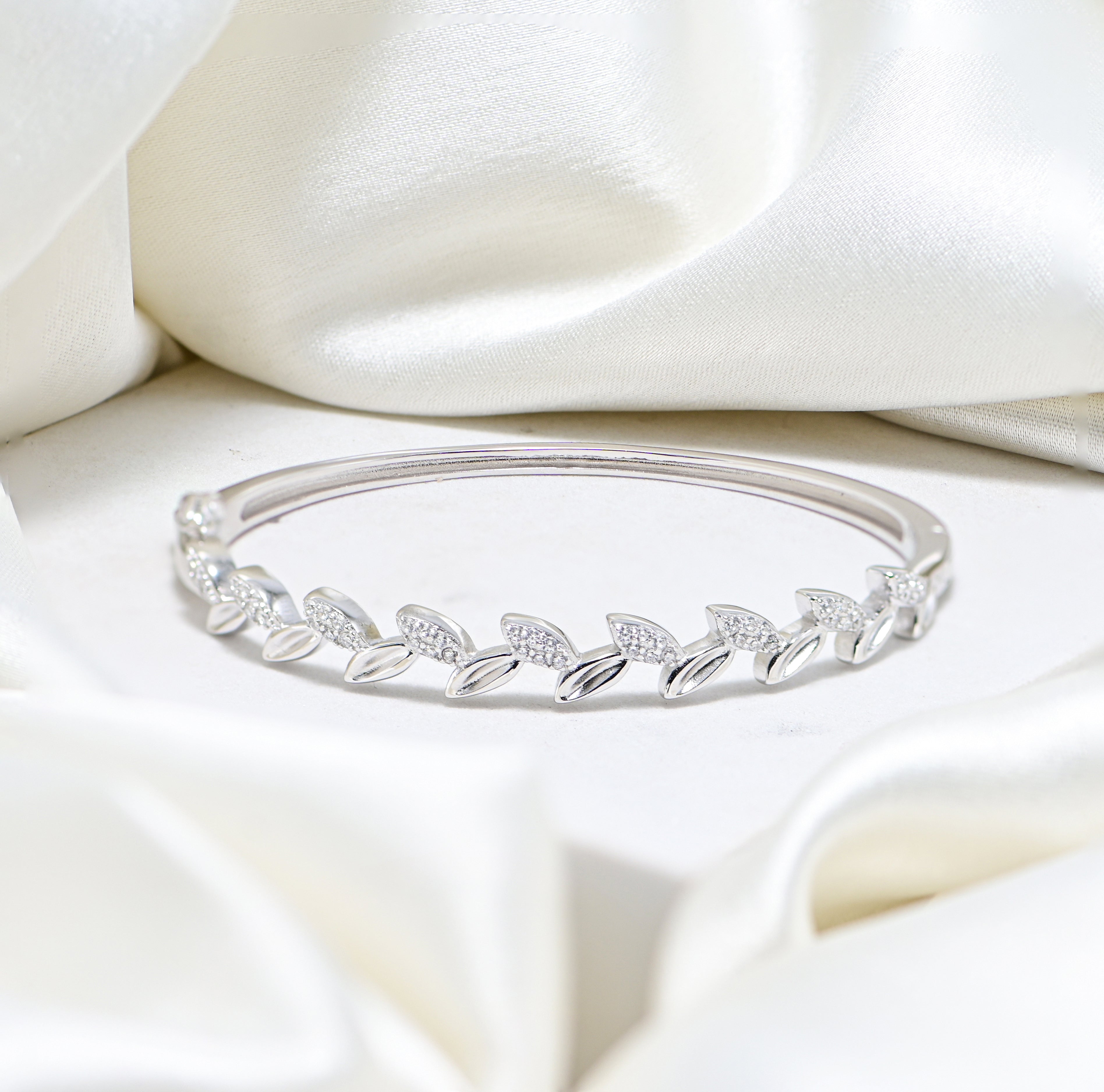 Sterling Silver Nature Leaf Bracelet – Delicate Everyday Jewelry