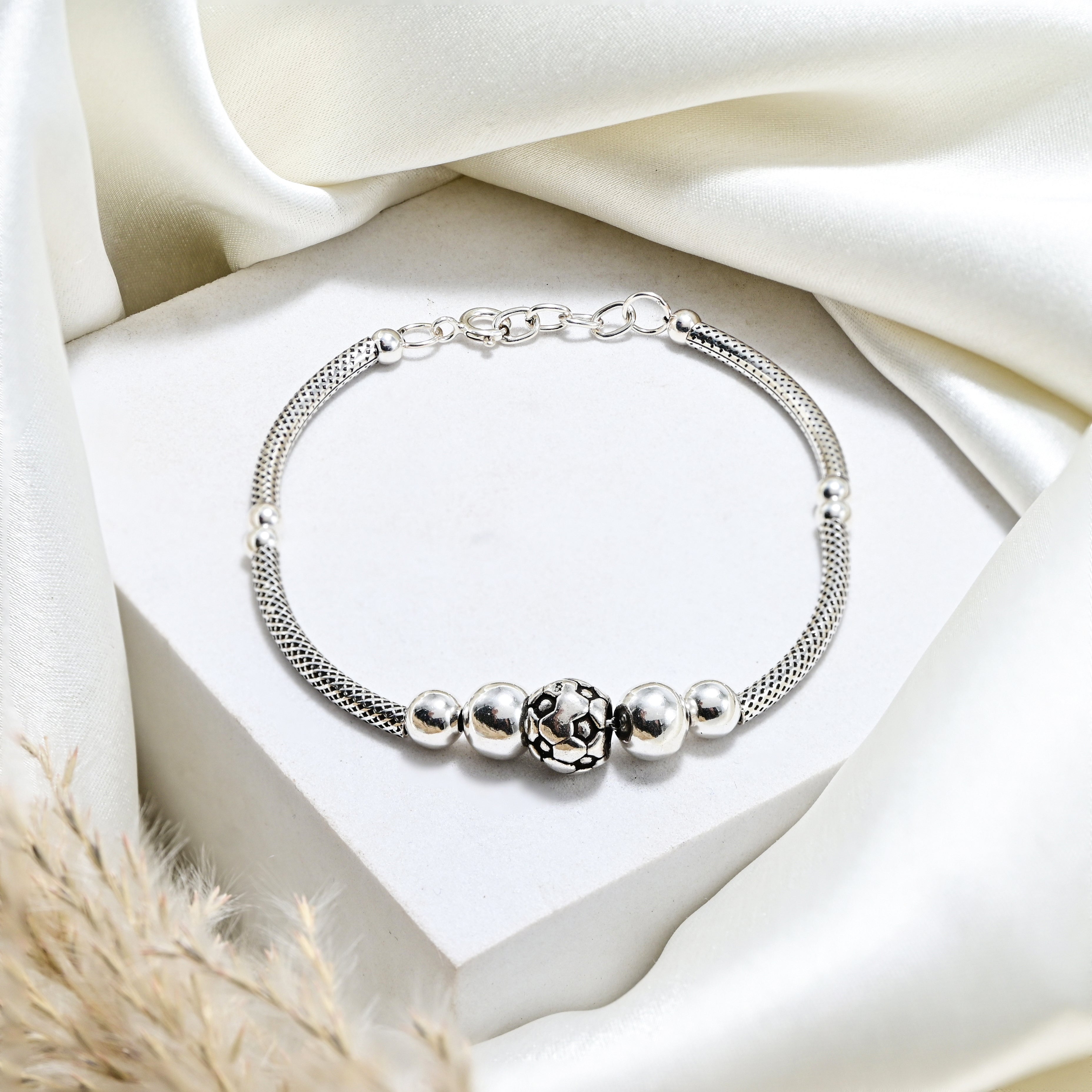 Sleek Minimal Silver Bracelet Vintage Jewellery