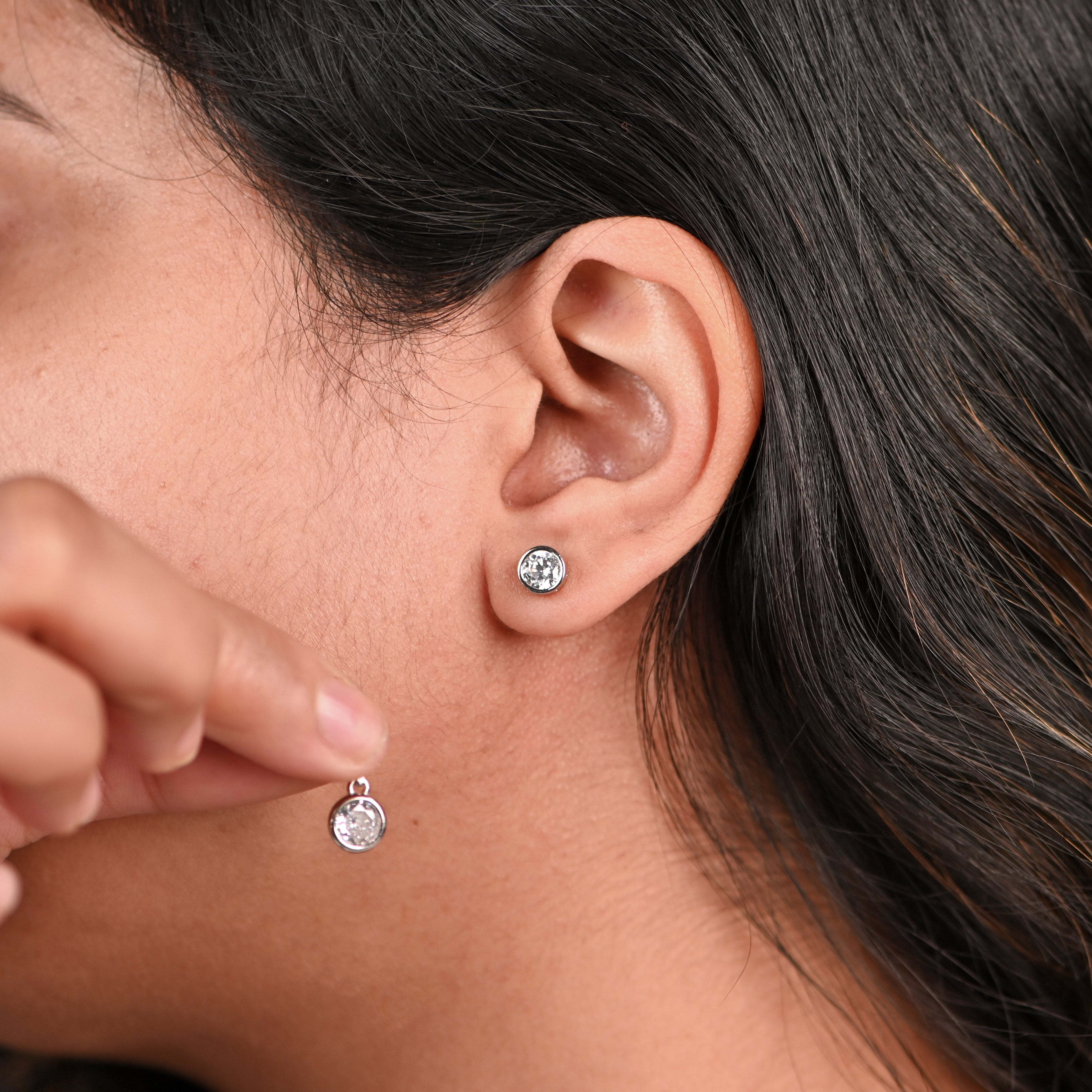 Elegant 925 Sterling Silver Cubic Zirconia Pendant and Earring Set