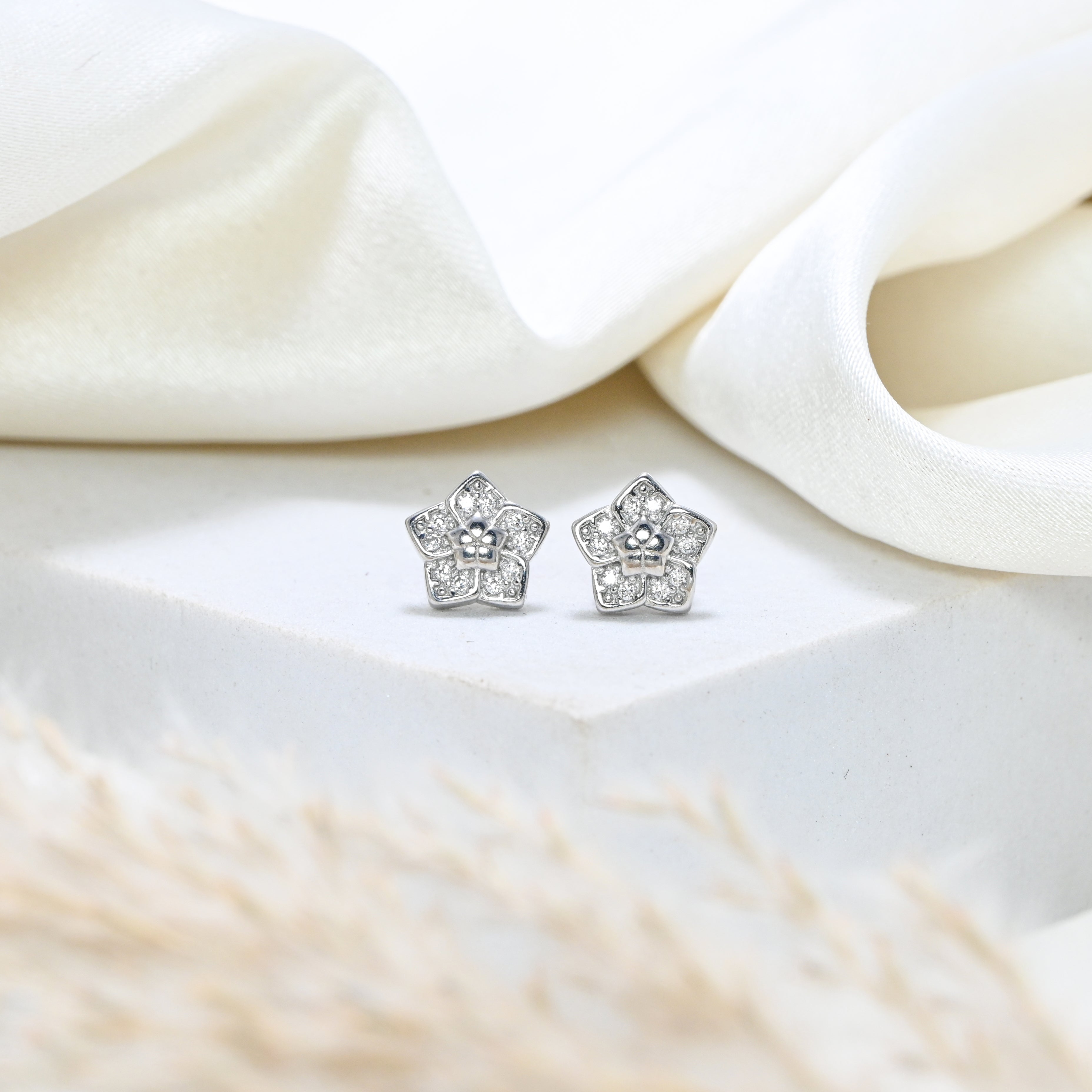 925 Sterling Silver Rhodium-Plated Round CZ Stud Earrings Everyday Use