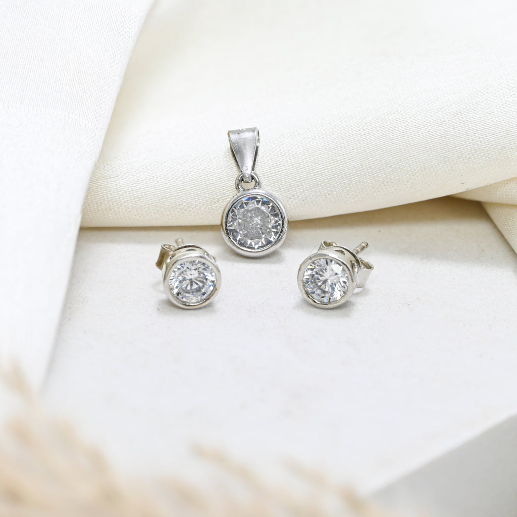 Elegant 925 Sterling Silver Cubic Zirconia Pendant and Earring Set