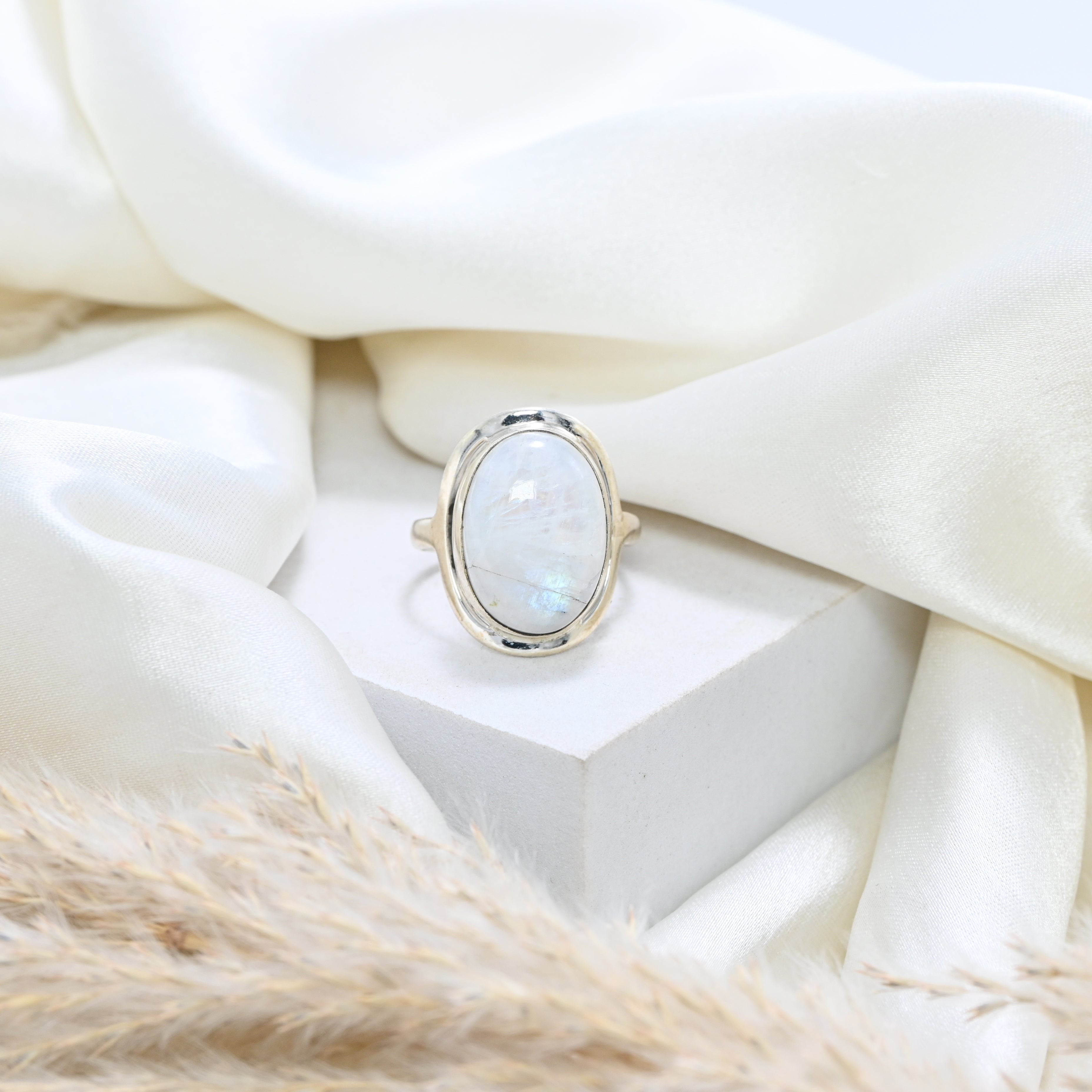 925 Sterling Silver Oval Rainbow Moonstone Ring – Brilliant Cut with Oxidised Turkish Finish