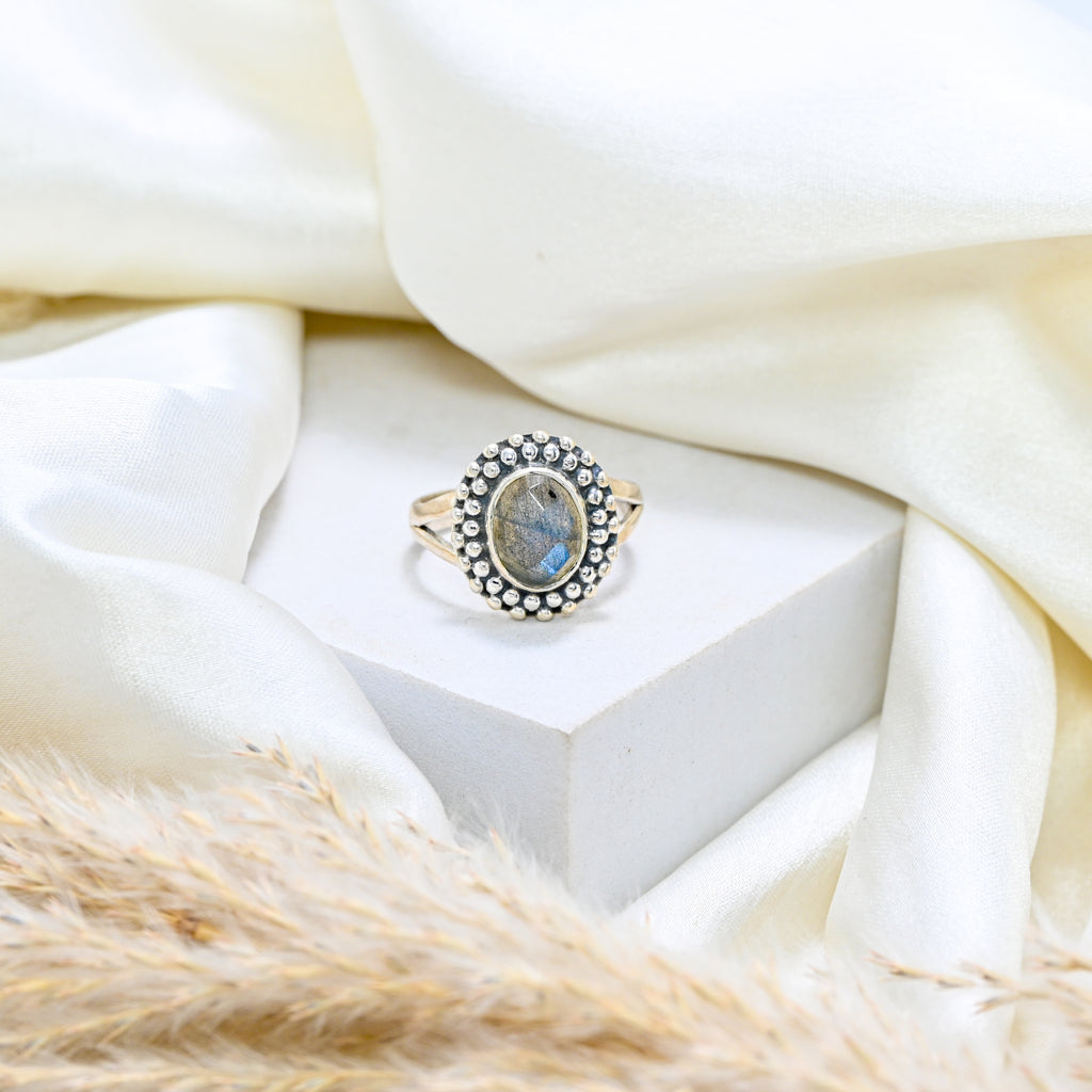 925 Sterling Silver Oval Labradorite Ring – Brilliant Cut with Oxidised Turkish Finish