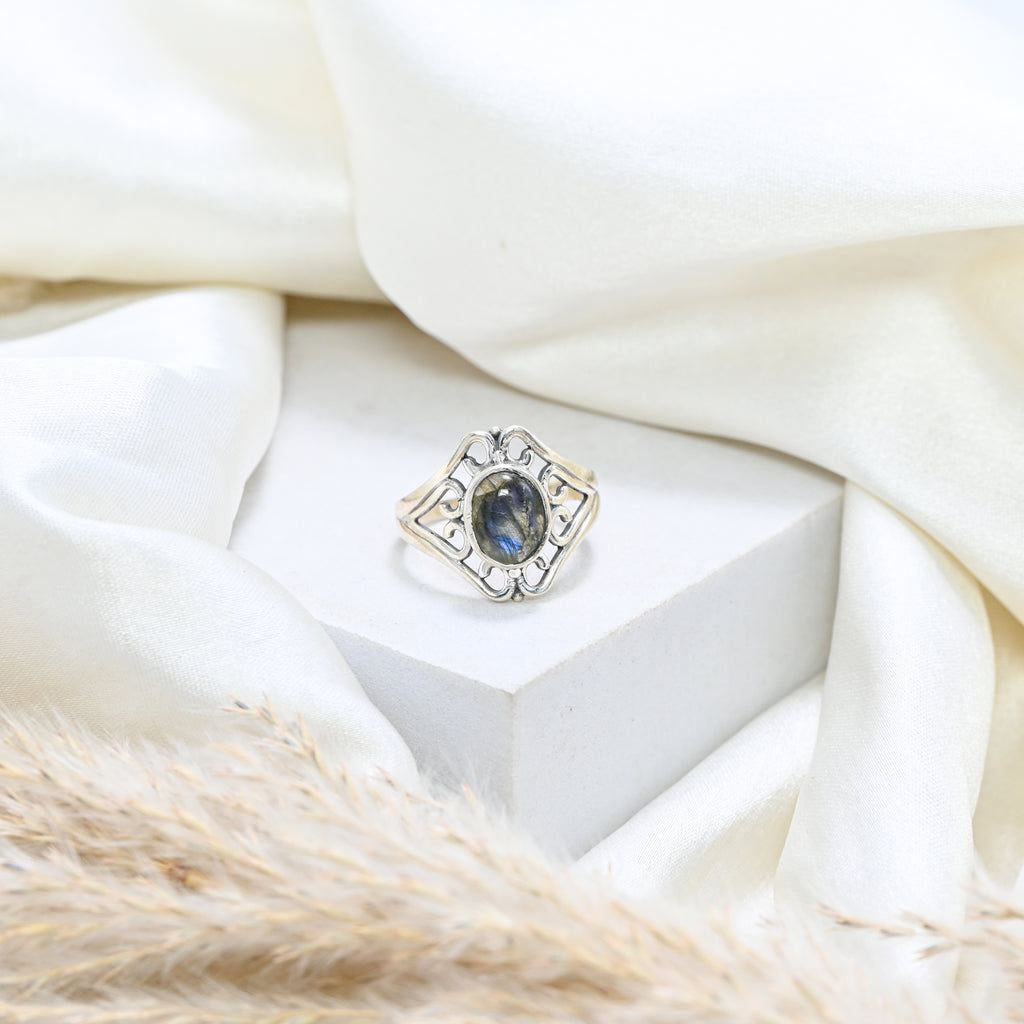 925 Sterling Silver Oval Labradorite Ring – Brilliant Cut with Oxidised Turkish Finish