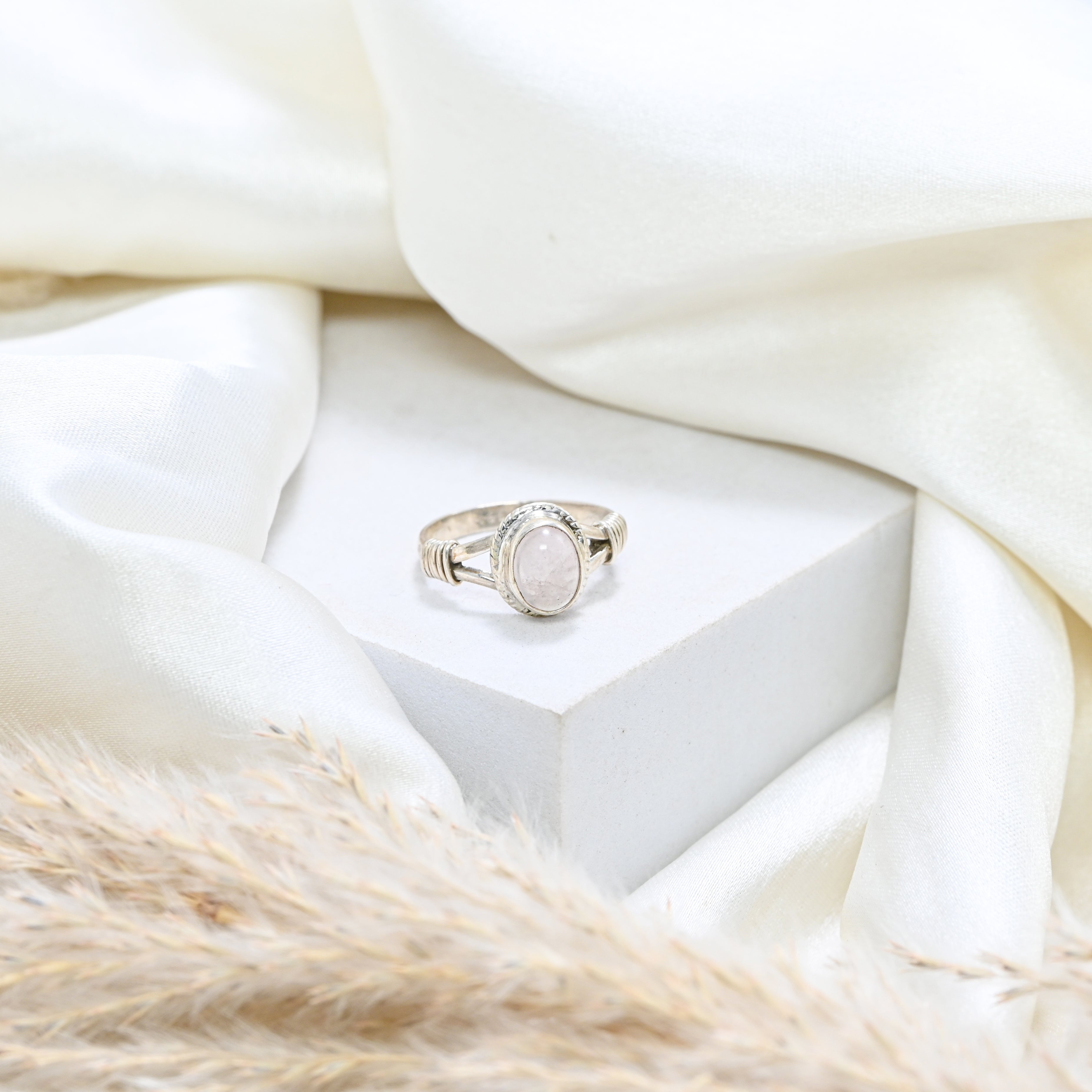 925 Sterling Silver Oval Rose Quartz Ring – Brilliant Cut with Oxidised Turkish Finish