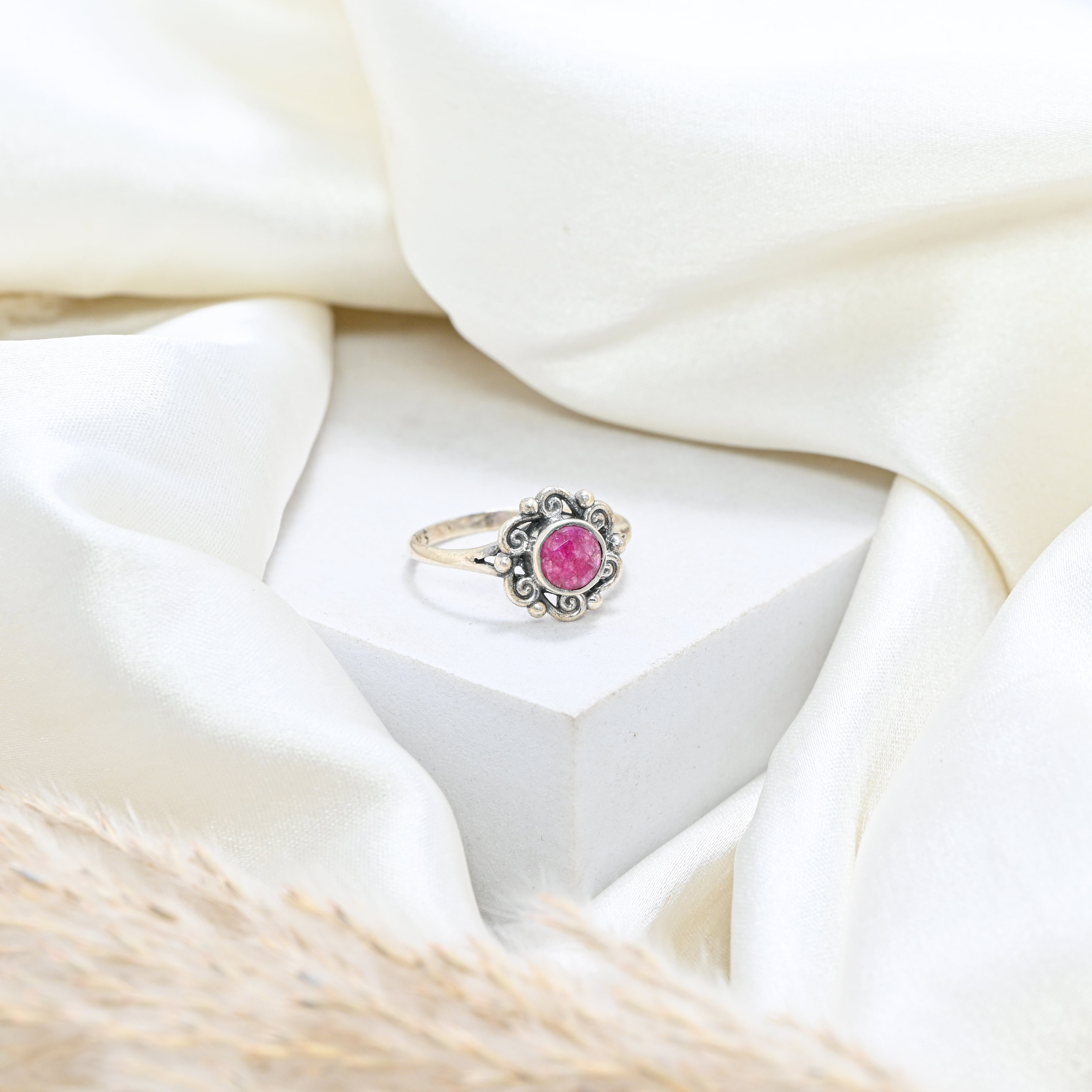 925 Sterling Silver Red Garnet Ring, Round Brilliant Cut