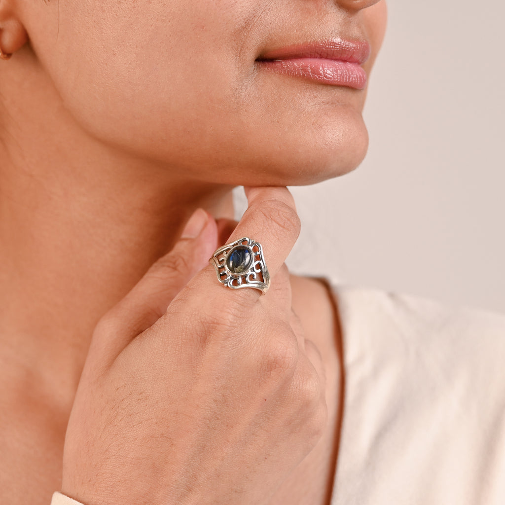 925 Sterling Silver Oval Labradorite Ring – Brilliant Cut with Oxidised Turkish Finish