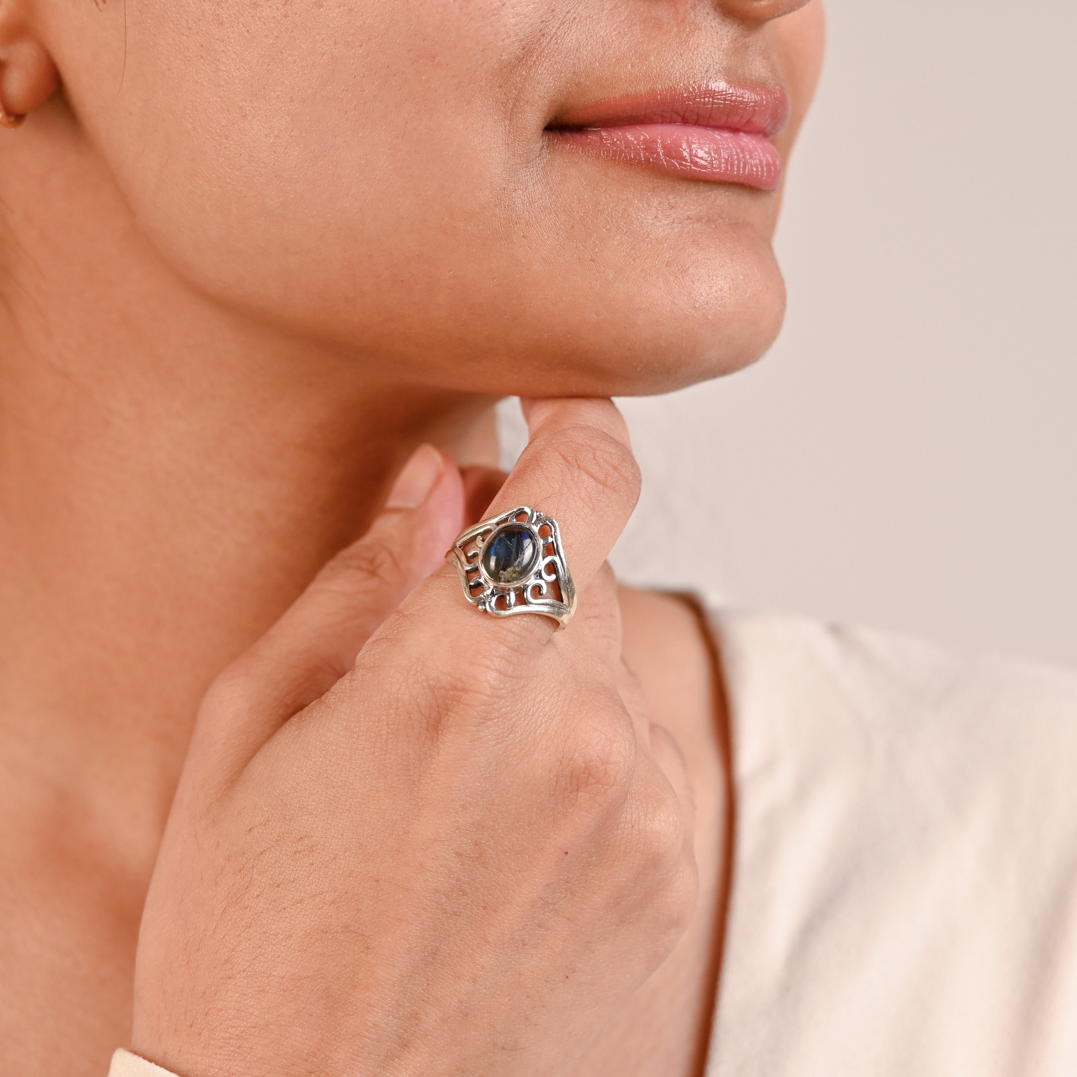 925 Sterling Silver Oval Labradorite Ring – Brilliant Cut with Oxidised Turkish Finish