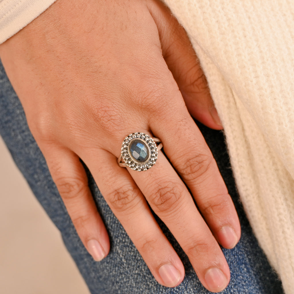 925 Sterling Silver Oval Labradorite Ring – Brilliant Cut with Oxidised Turkish Finish