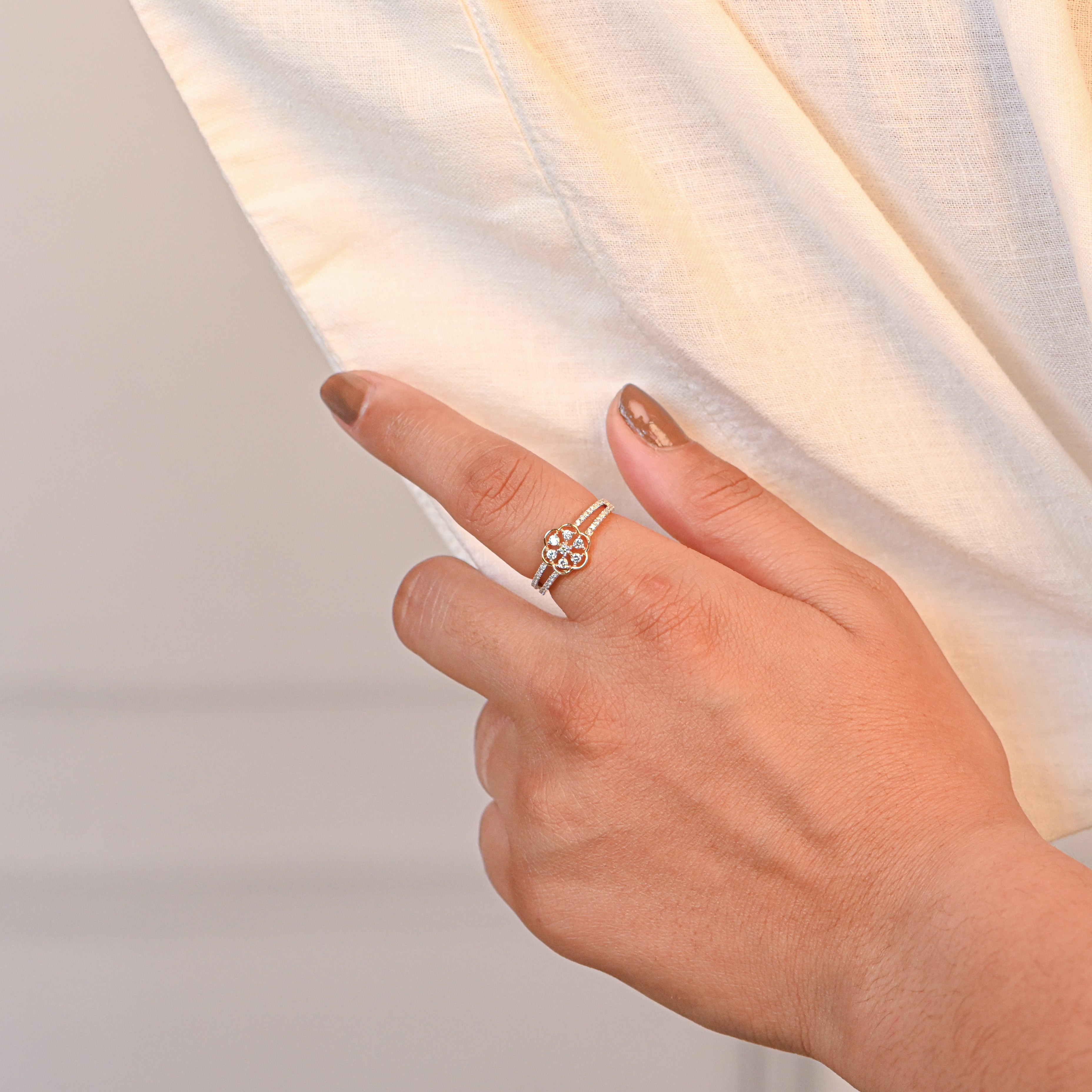 14/18KT Gold Round Brilliant Diamond Statement Ring – Perfect Bridal or Gift Selection