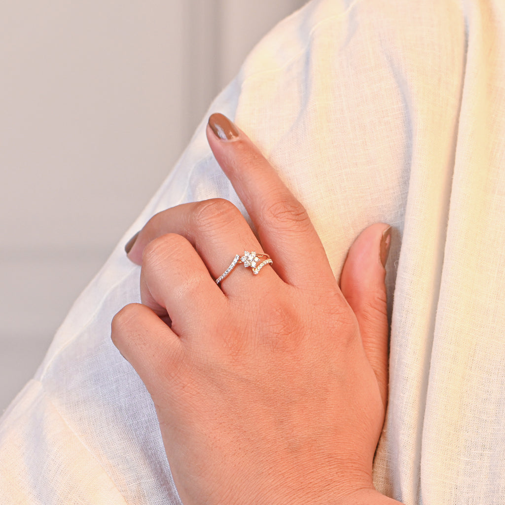 14/18KT Gold Round Center Diamond Ring – Timeless Wedding or Gift Choice