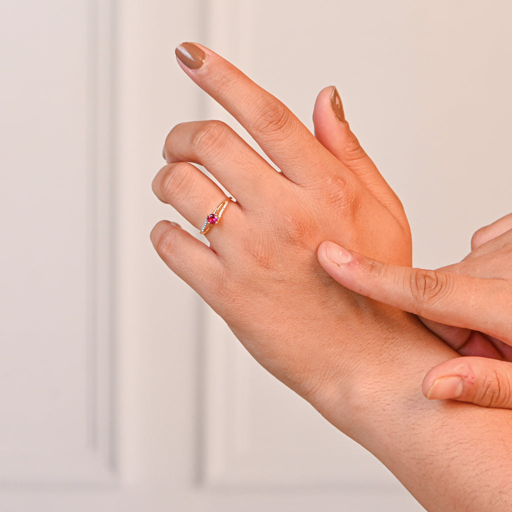 14/18KT Gold Solitaire Round Diamond Ring – Luxury Engagement or Anniversary Gift