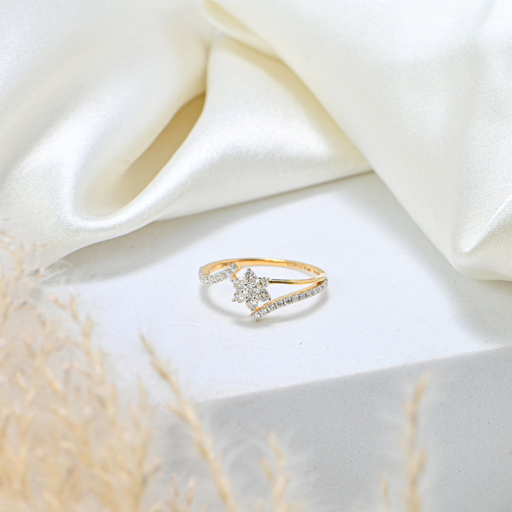 14/18KT Gold Round Center Diamond Ring – Timeless Wedding or Gift Choice