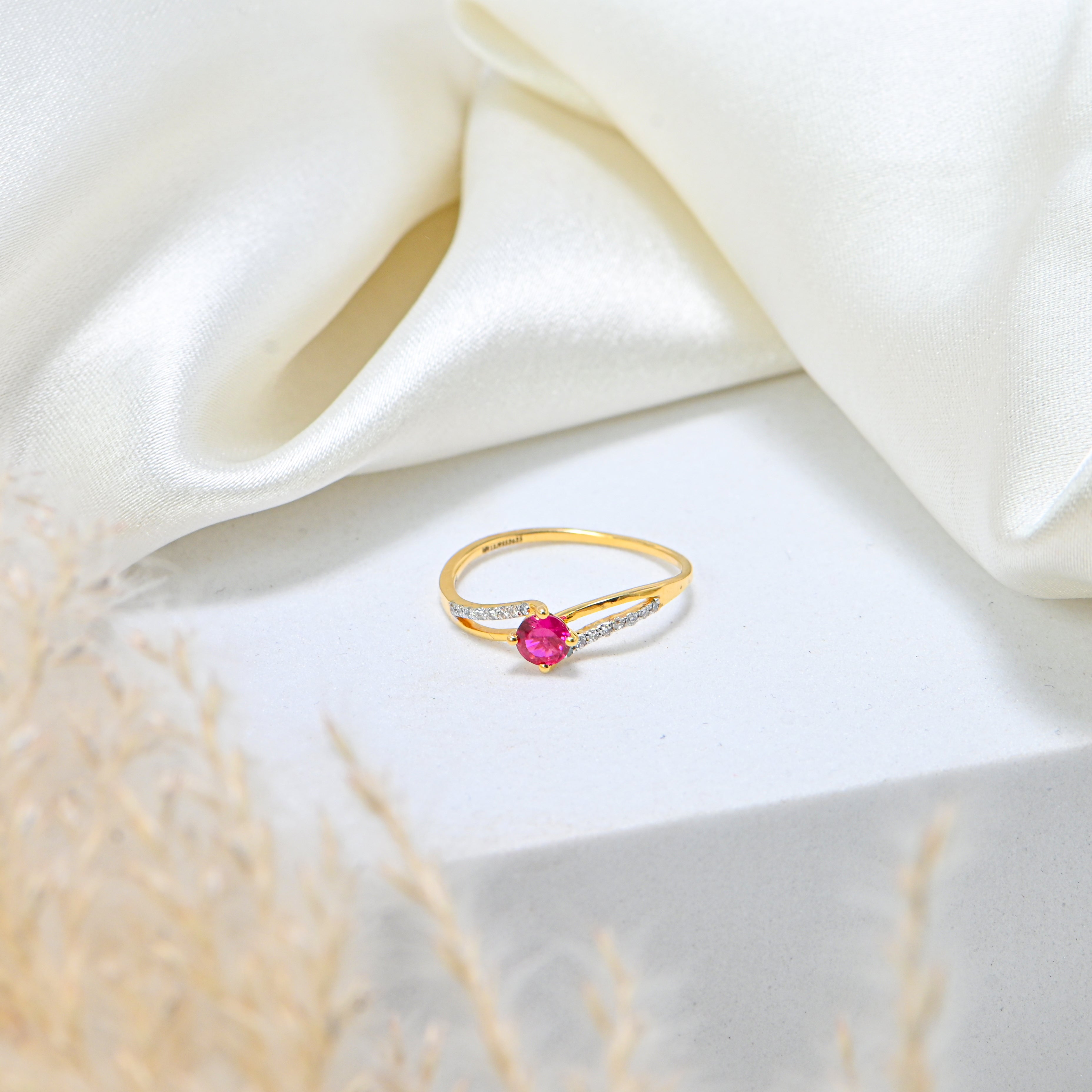 14/18KT Gold Solitaire Round Diamond Ring – Luxury Engagement or Anniversary Gift