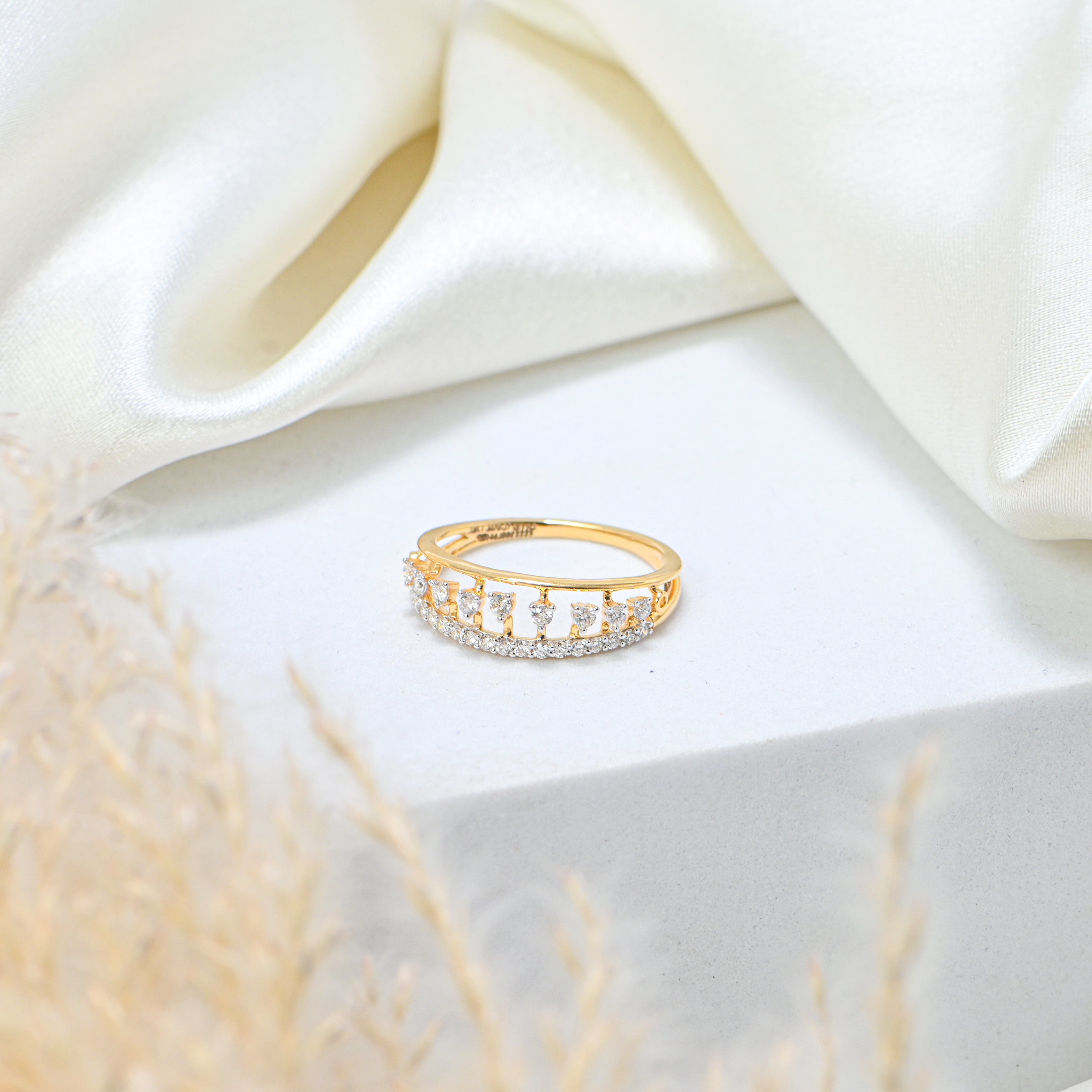 14/18KT Gold Round Brilliant Solitaire Ring – Classic Engagement or Love Gift