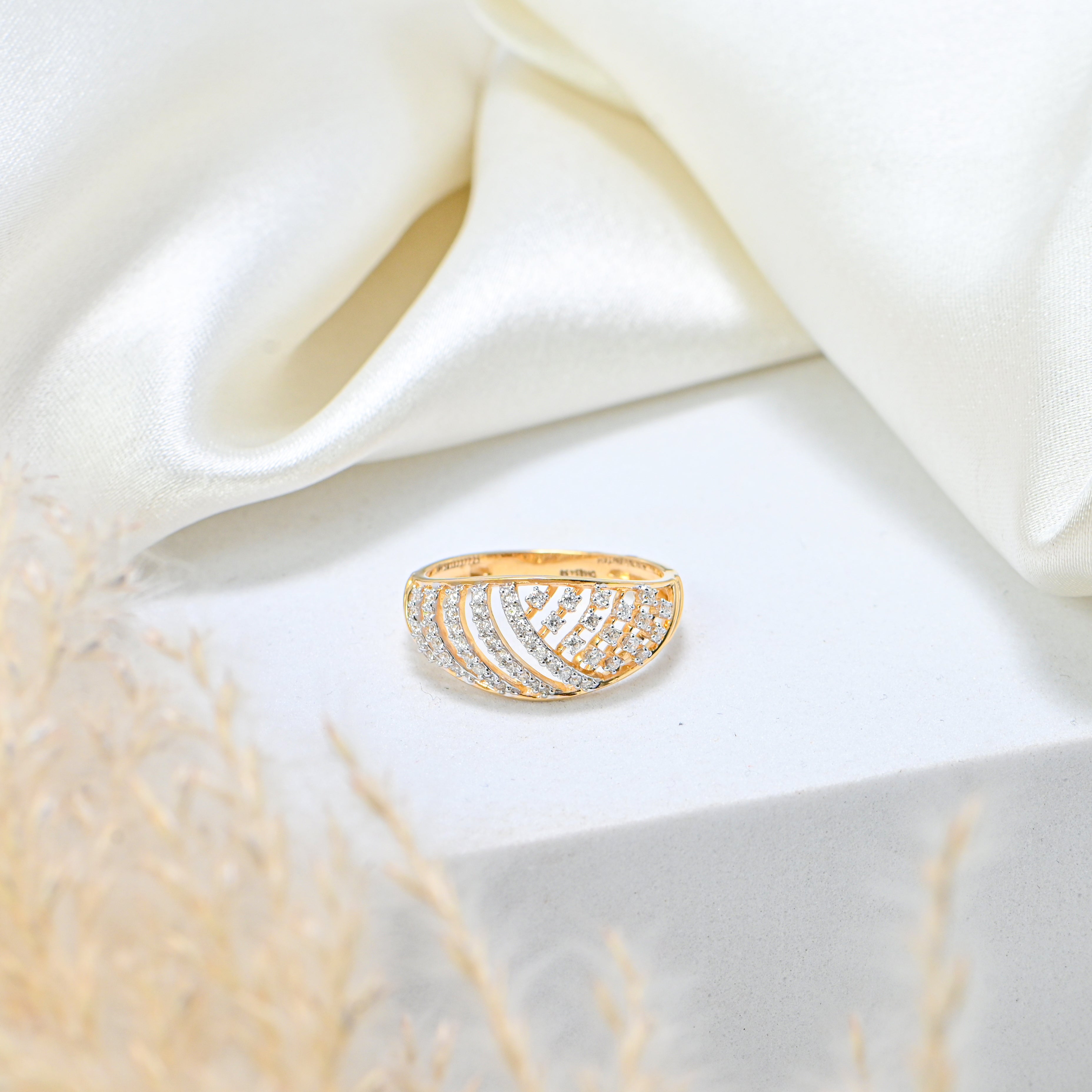 14/18KT Gold Round Center Diamond Bridal Ring – Perfect Wedding or Gift