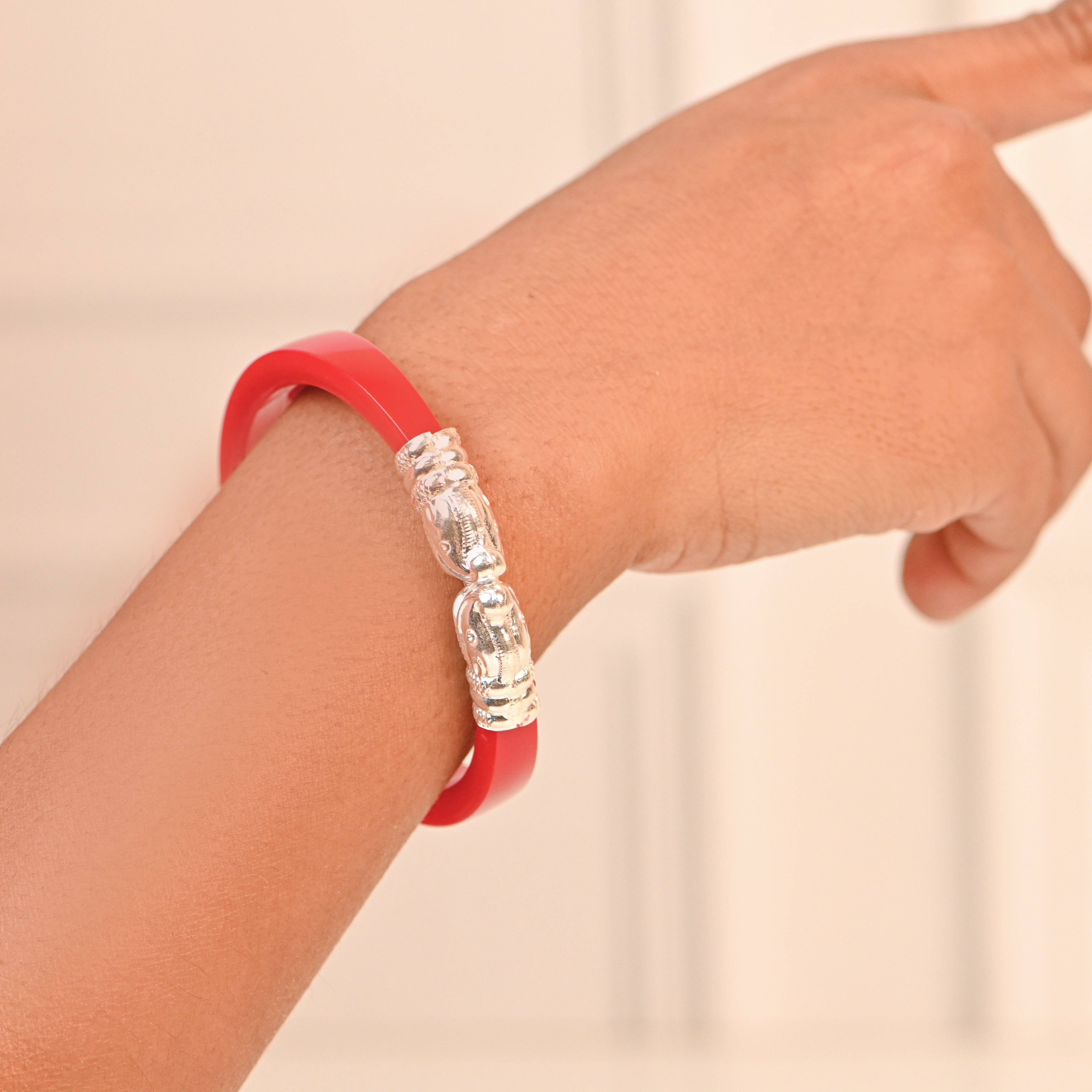 Elegant Women’s Kada in 925 Sterling Silver with Glass Detailing Wedding Wear