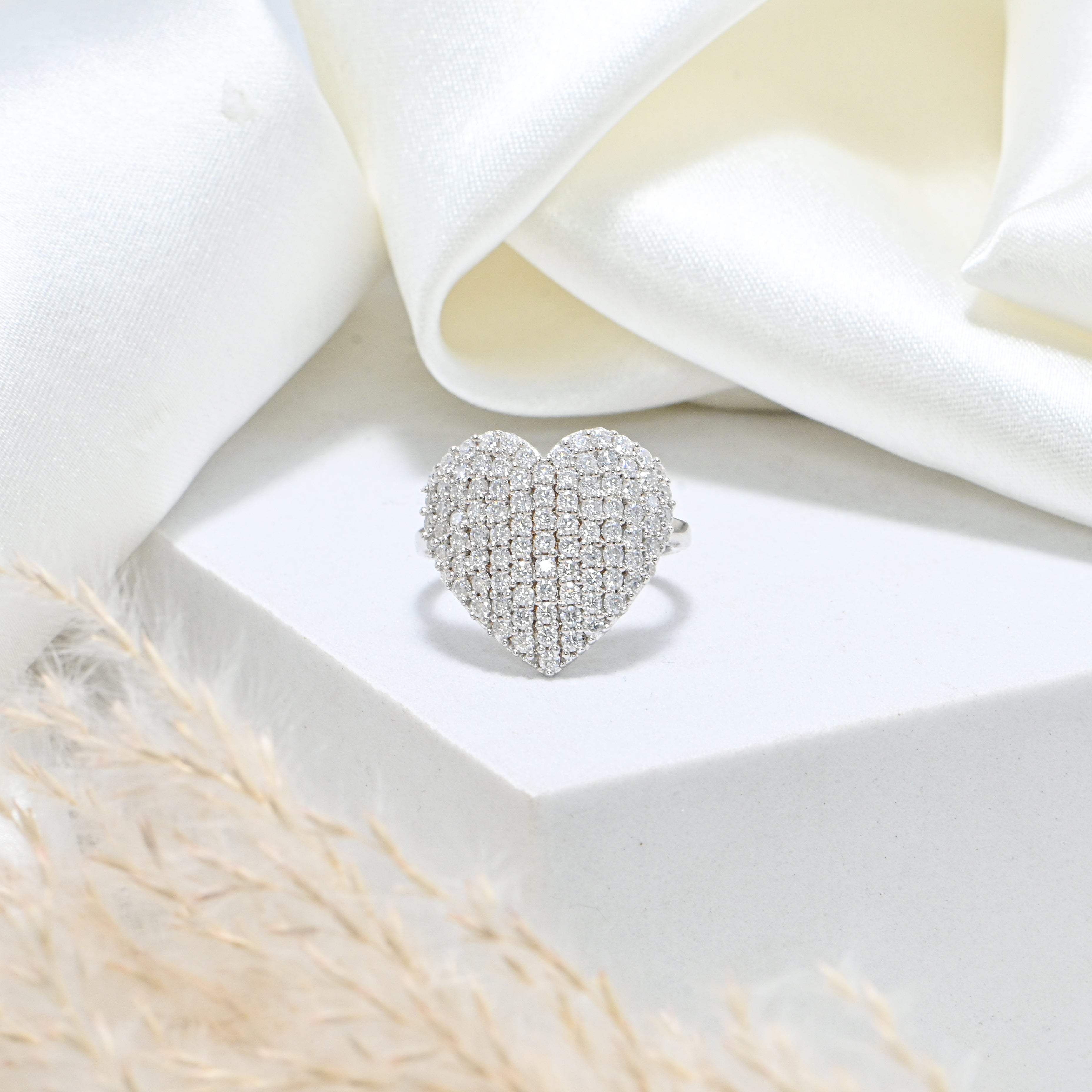 Chic 925 Sterling Silver Ring with Moissanite – Handcrafted Women’s Jewelry for Daily Wear