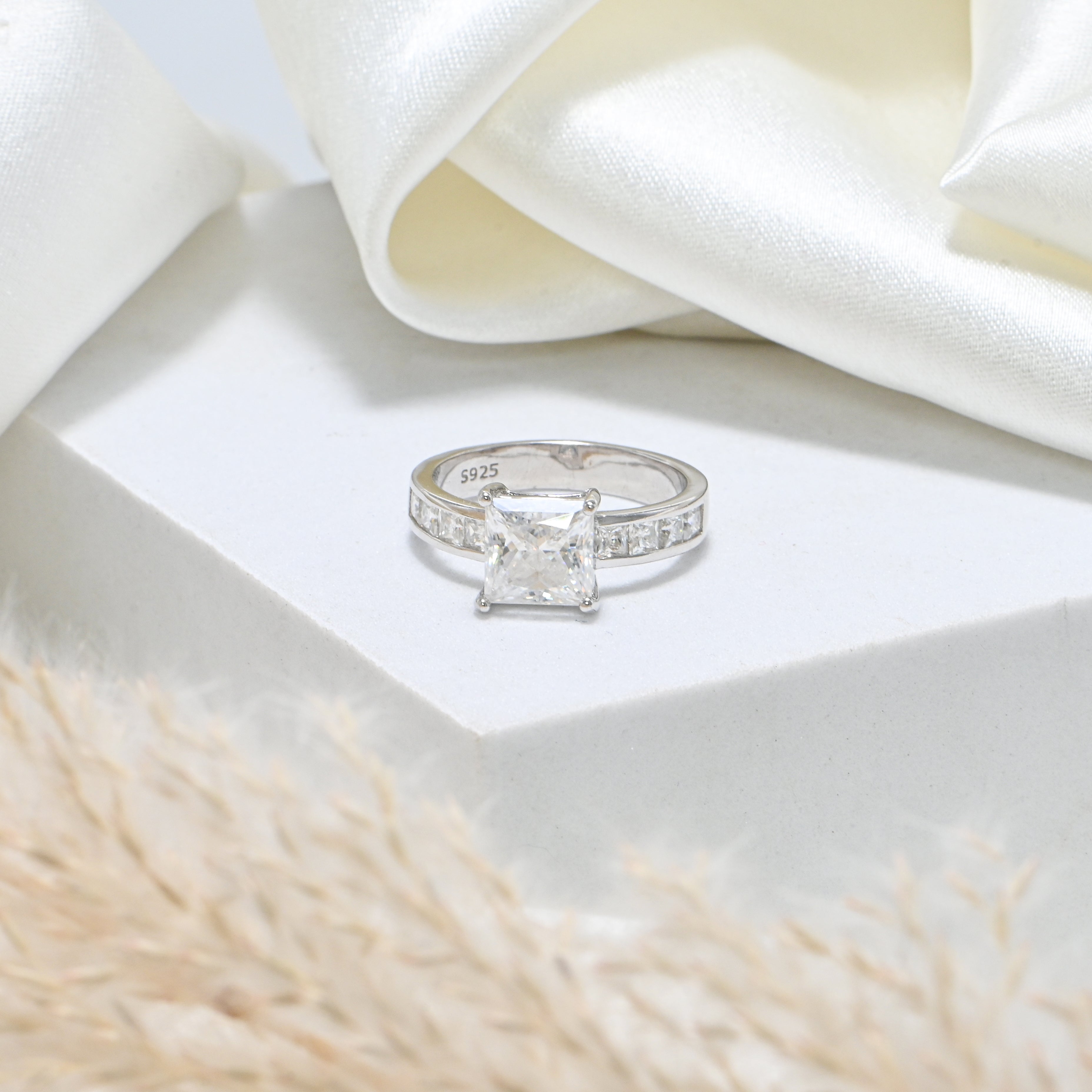 Handcrafted 925 Sterling Silver Moissanite Royal Ring – Luxe Vintage-Inspired Jewelry