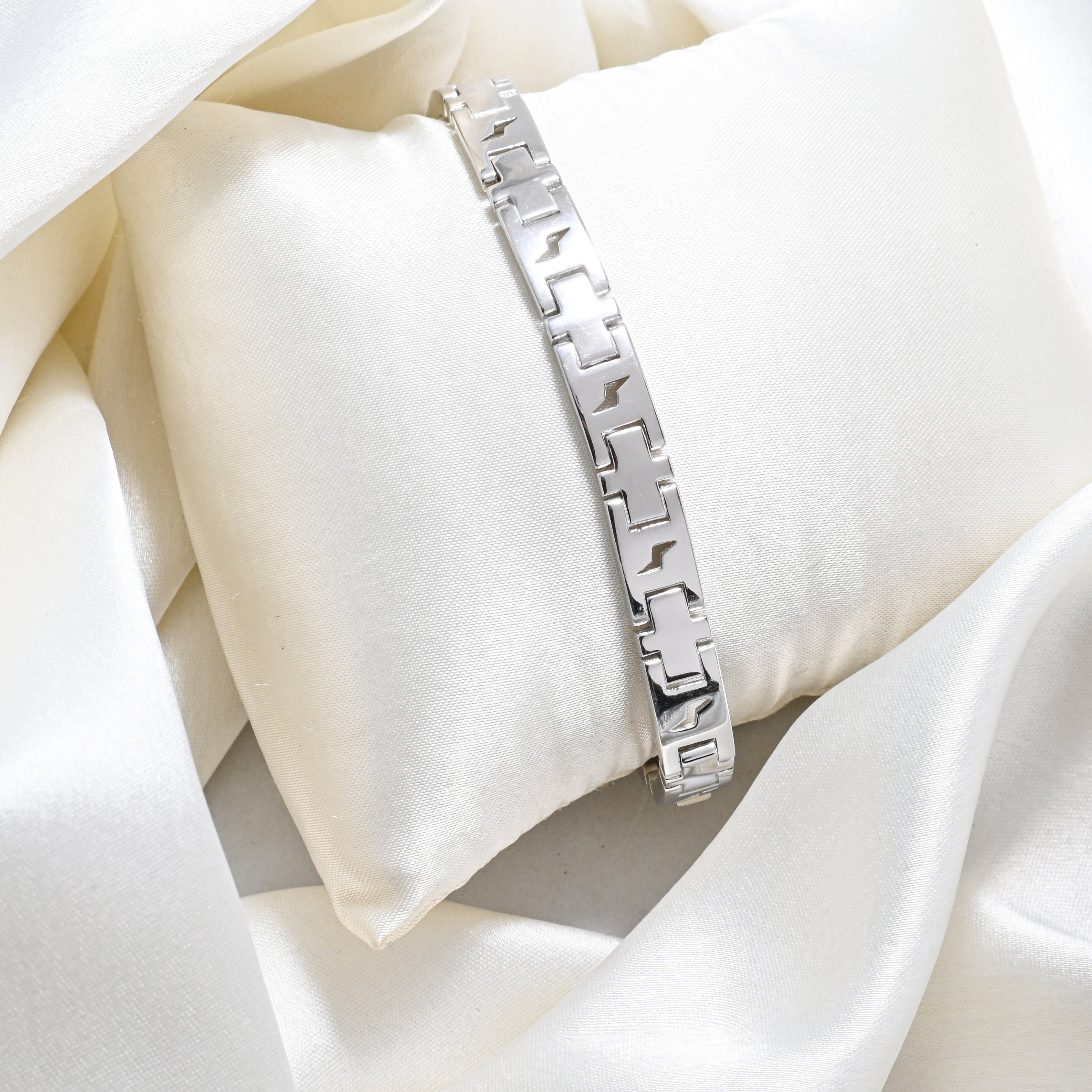 Durable Men’s Bracelet with Premium Rhodium Polish and Minimalist Jewellery