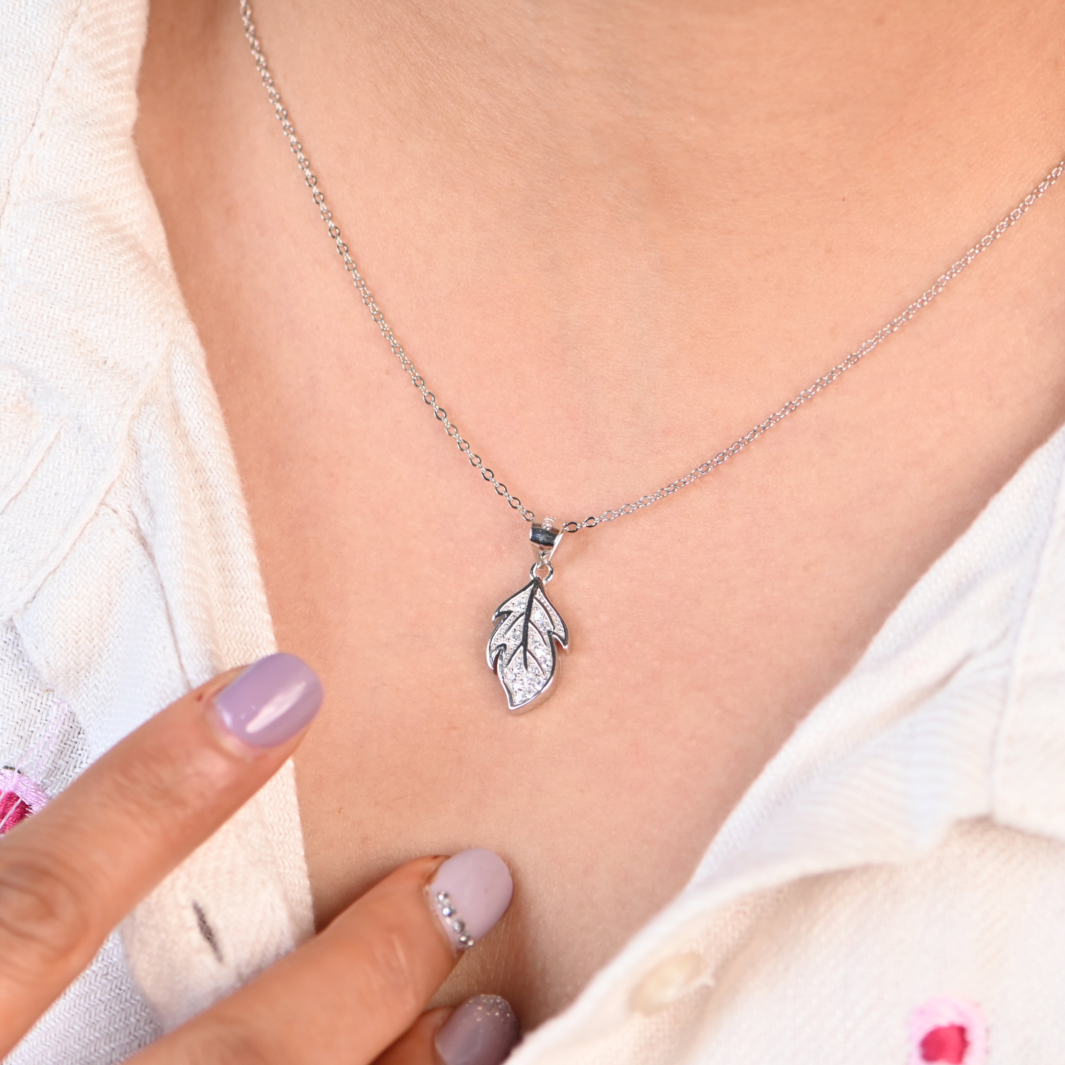 925 Sterling Silver Leaf Necklace Pendant – Elegant & Sparkling CZ Design