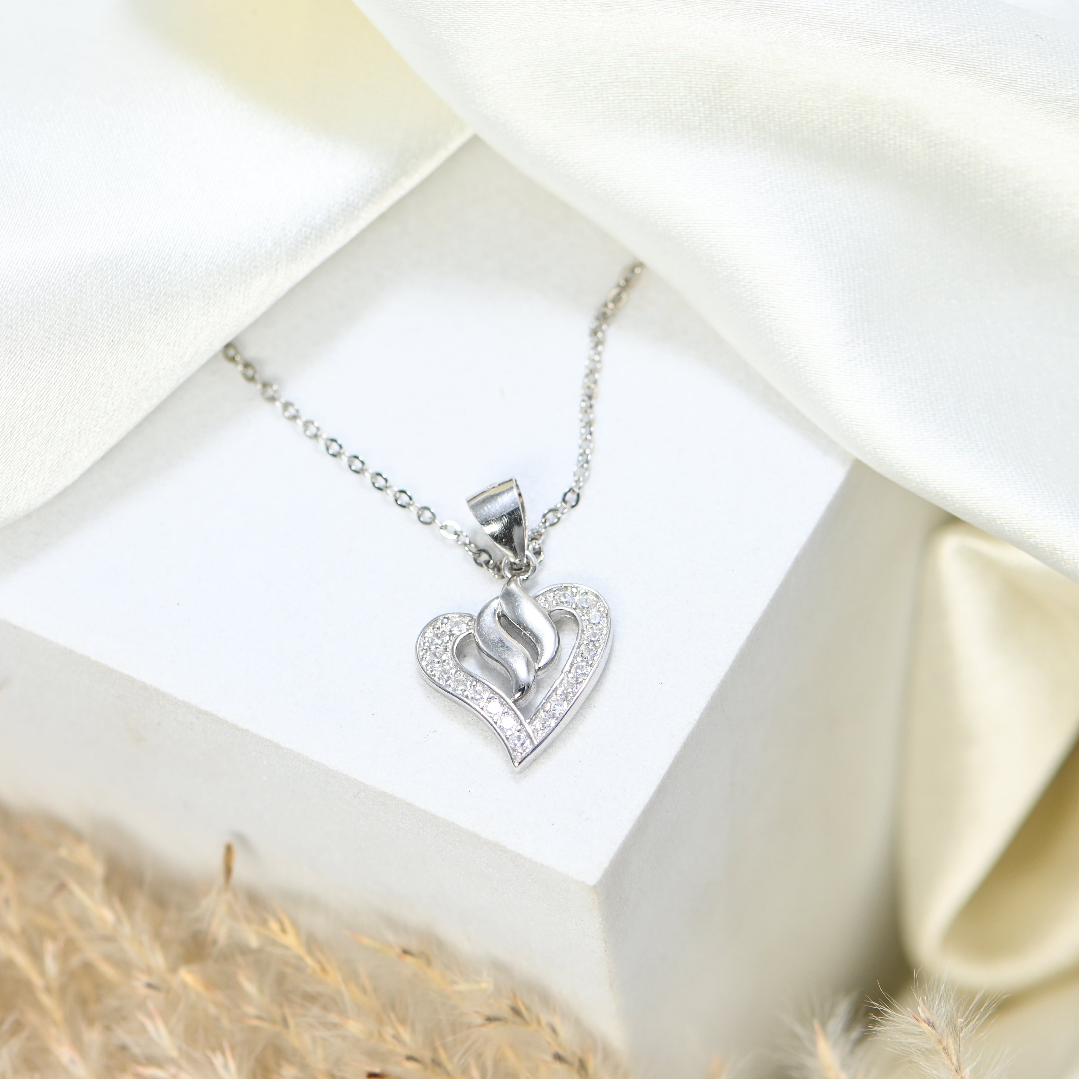 Dazzling Heart Pendant in 925 Silver with Cubic Zirconia Details