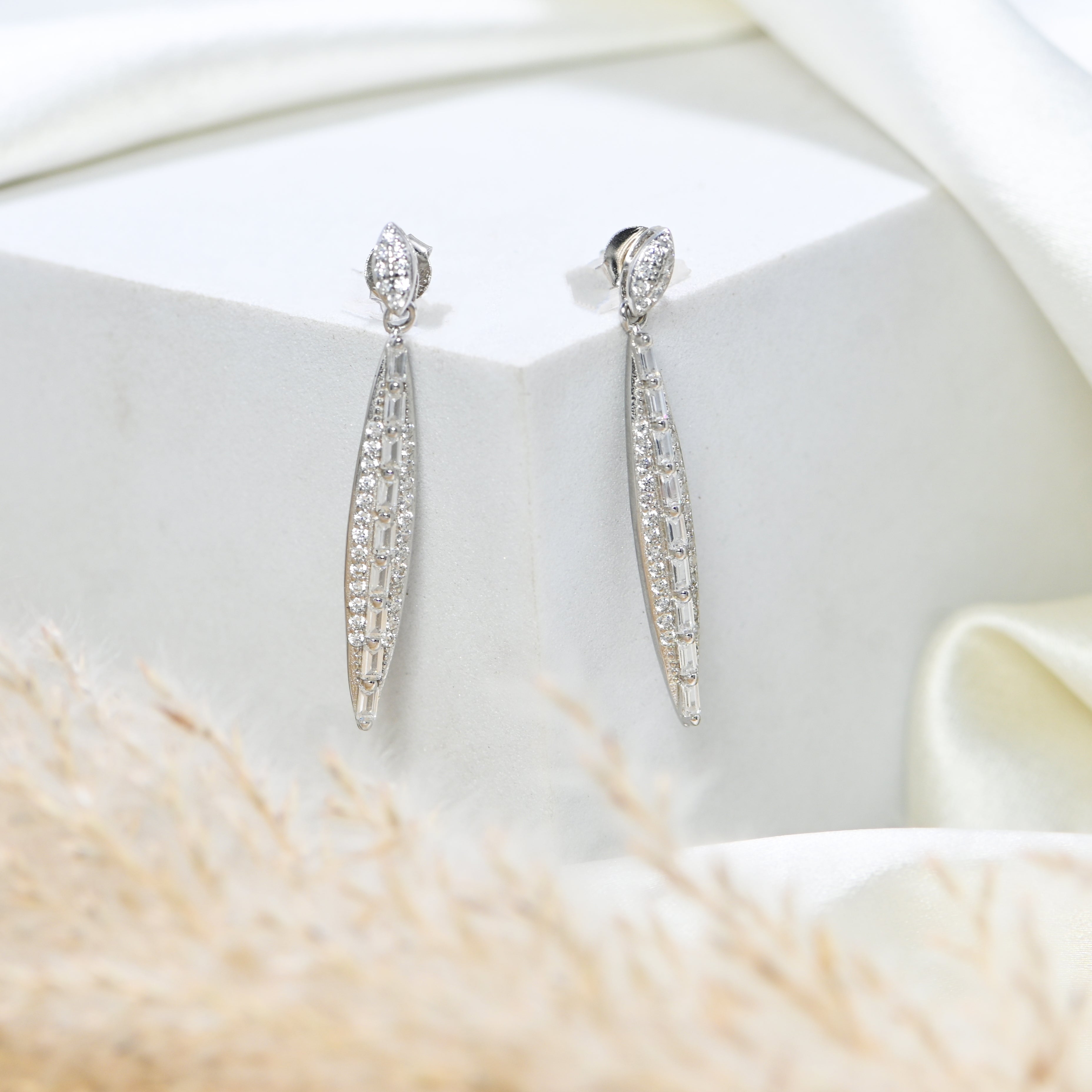 Beautiful 925 Sterling Silver Brilliant Cubic Zirconia Earrings Party Wedding Wear