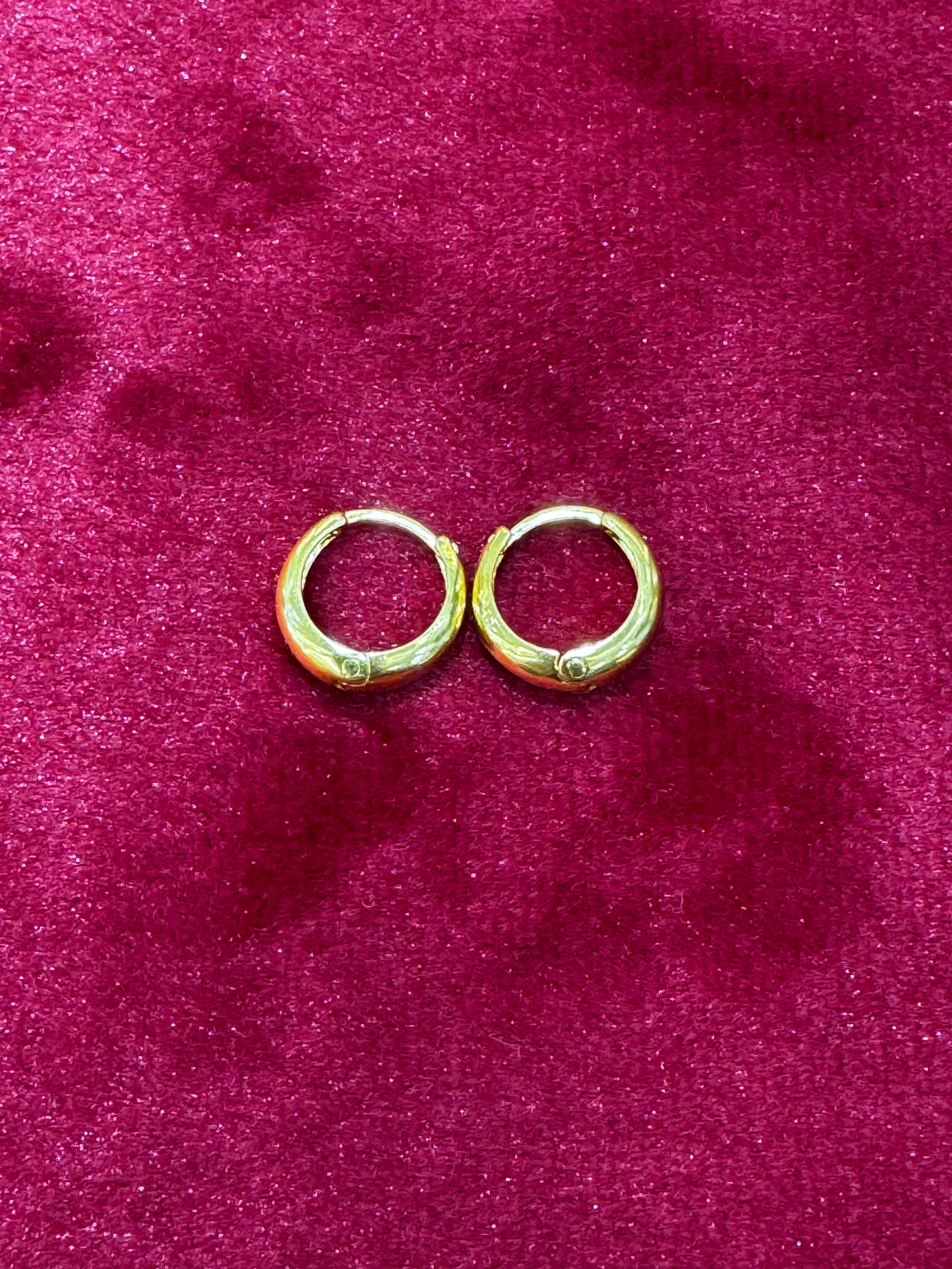 18KT Pure Gold Earrings High Gloss Finish Lightweight Fashion Jewelry
