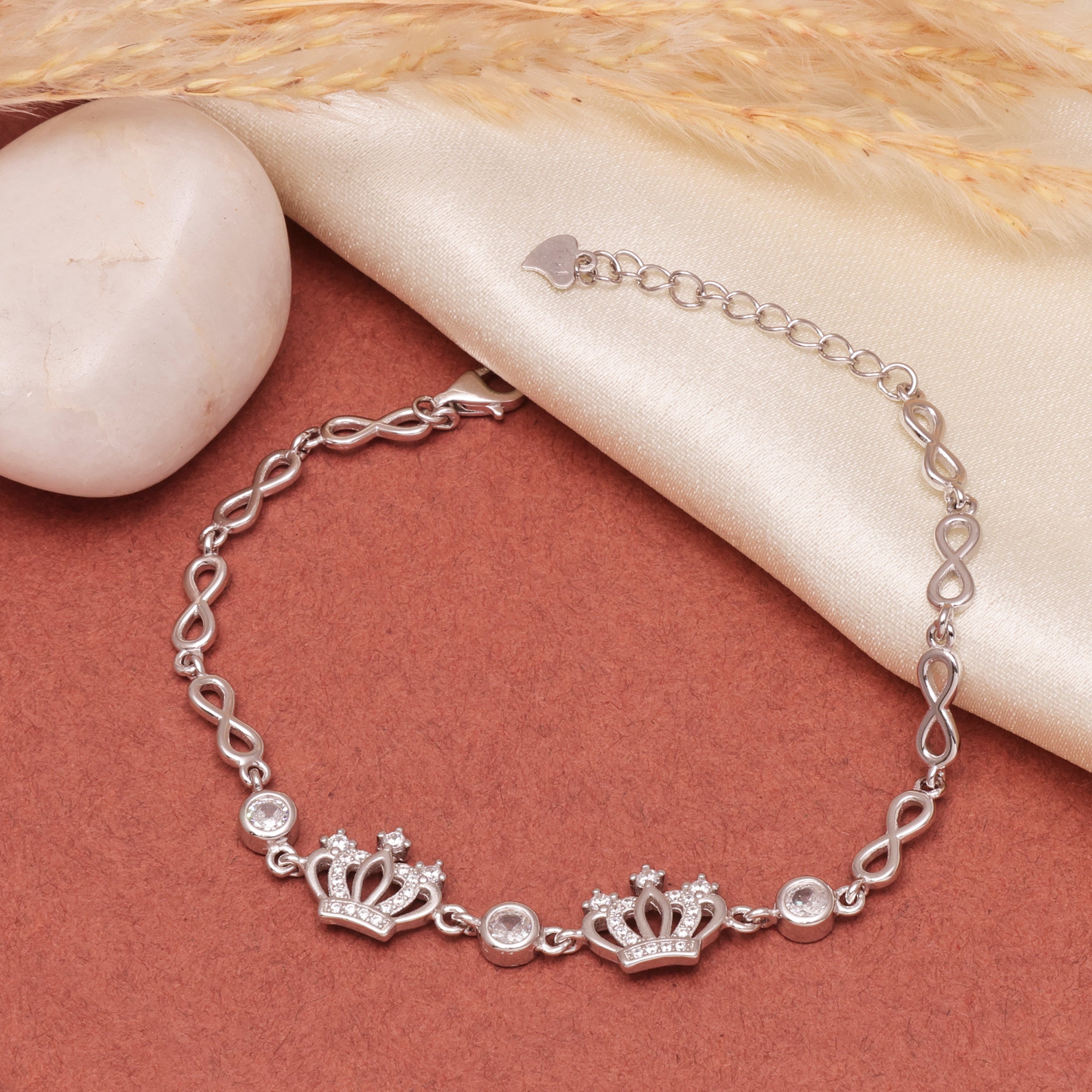 Handcrafted 925 Sterling Silver Bracelet – Modern Elegance