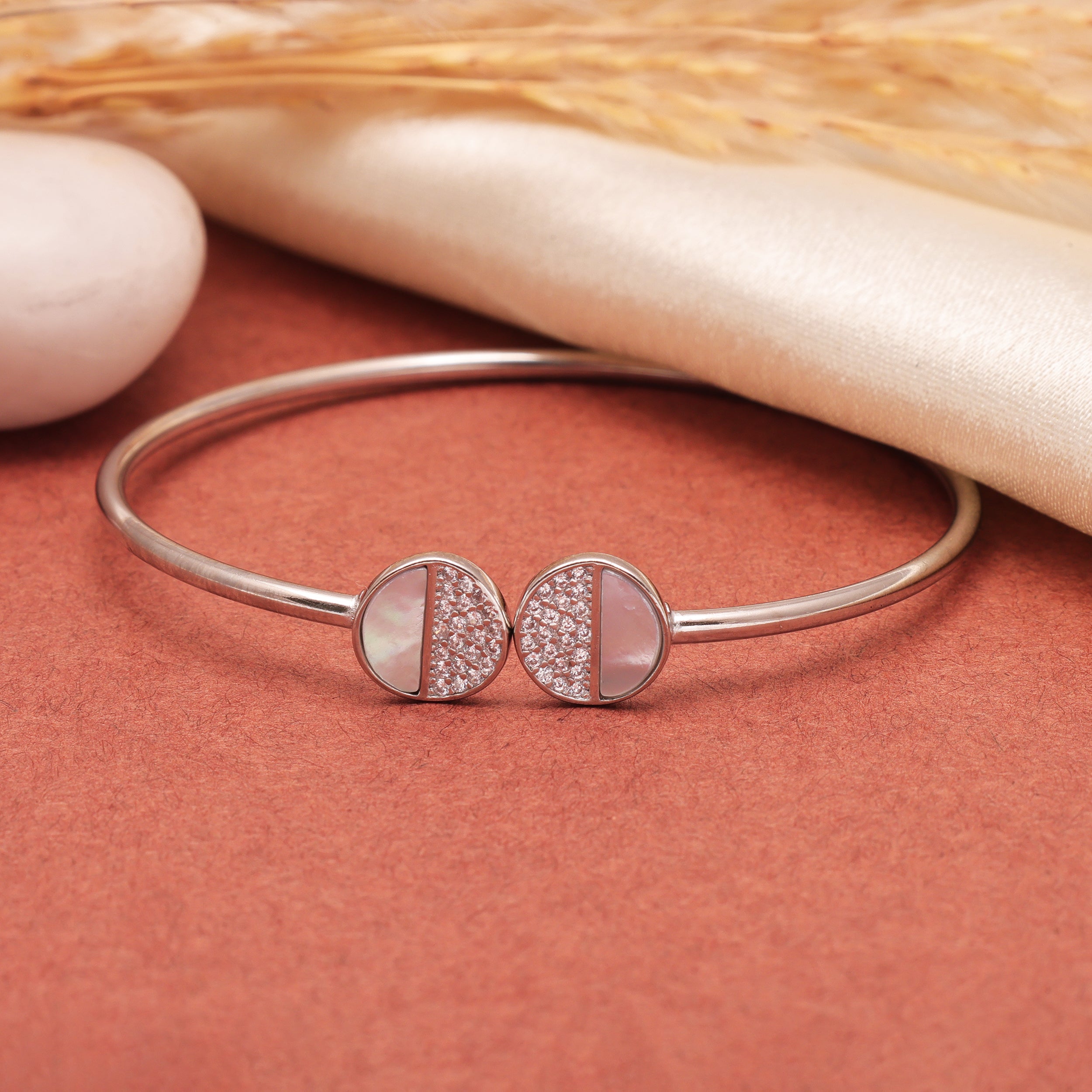 Minimalist 925 Sterling Silver Bracelet – Simple, Chic & Everyday Ready