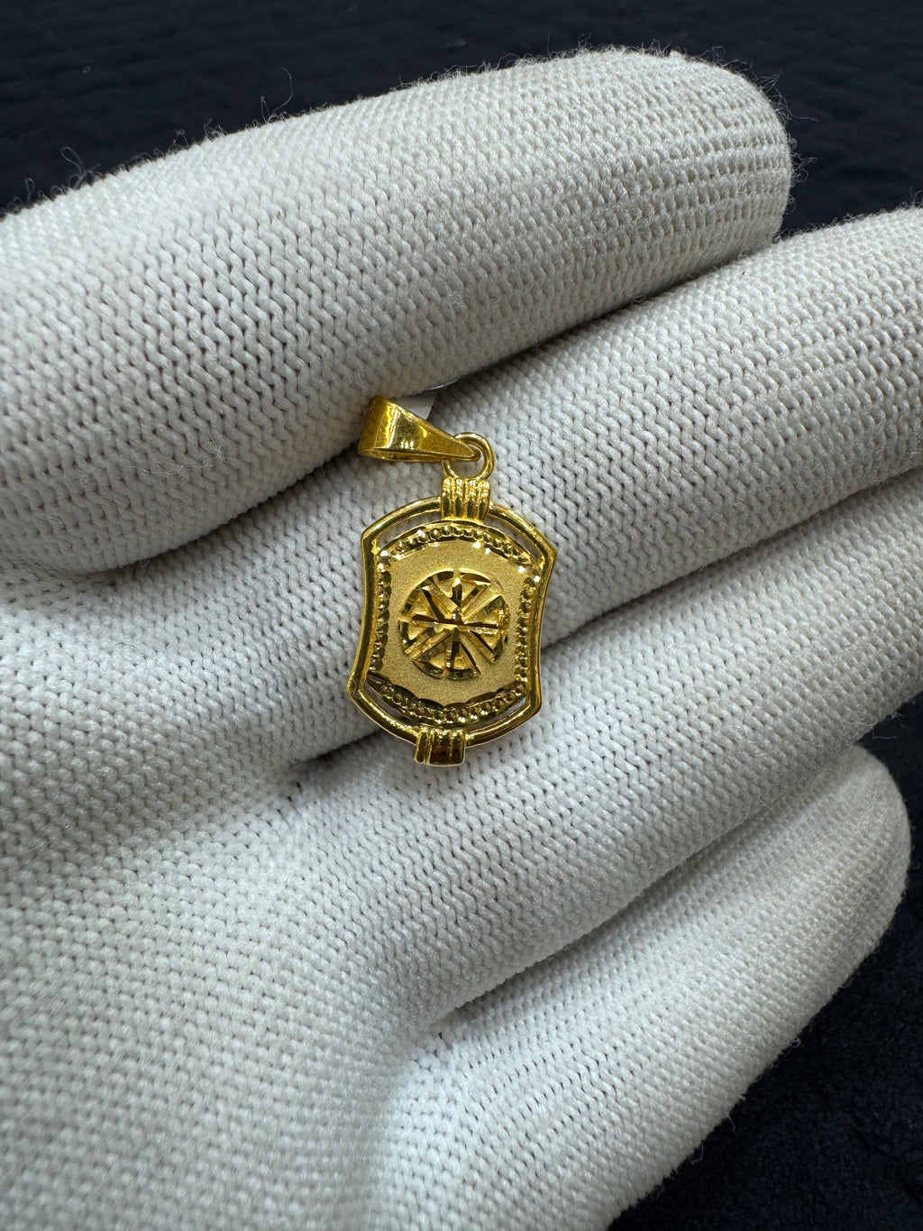 Pendant in Pure 22kt Gold For Daily Wear & Gifting